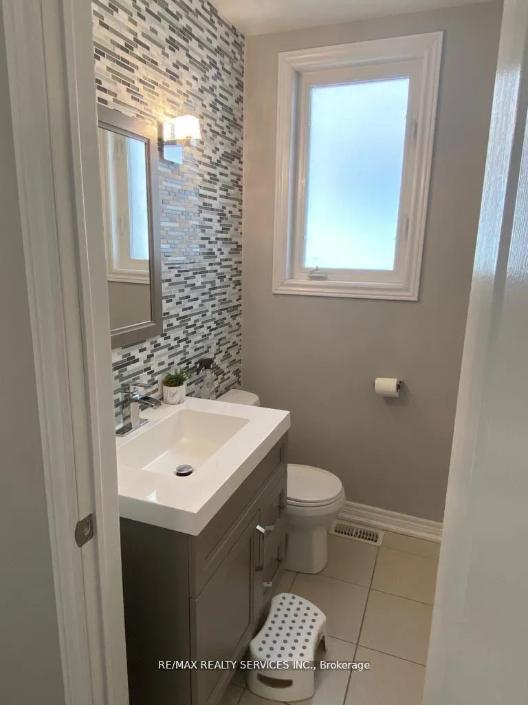 Photo 16 of 58 Promenade Drive N, Whitby, Taunton North — HOMEH