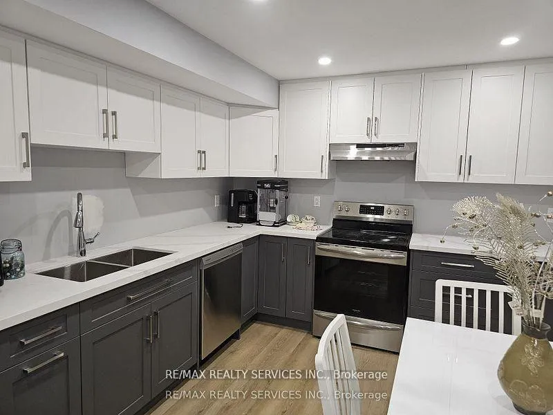 Photo 5 of Unit Bsmt, 35 Curtis Drive, Brampton, Brampton South — HOMEH