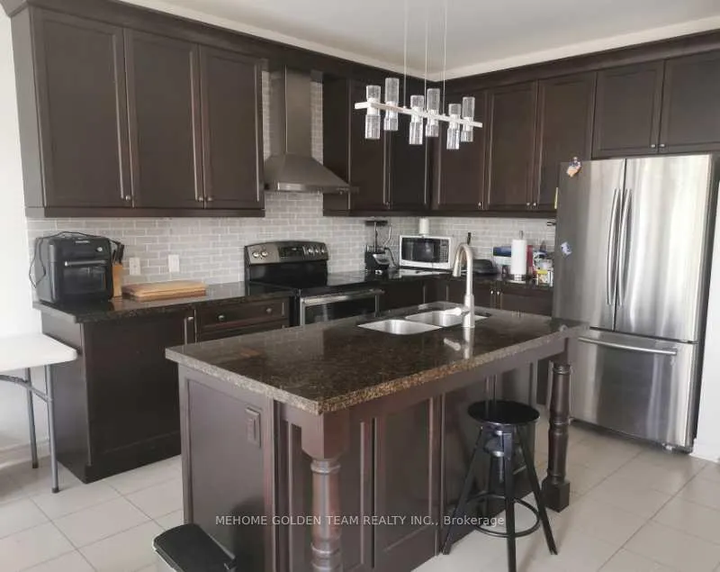 Photo 2 of 236 William Graham Drive, Aurora, Rural Aurora — HOMEH