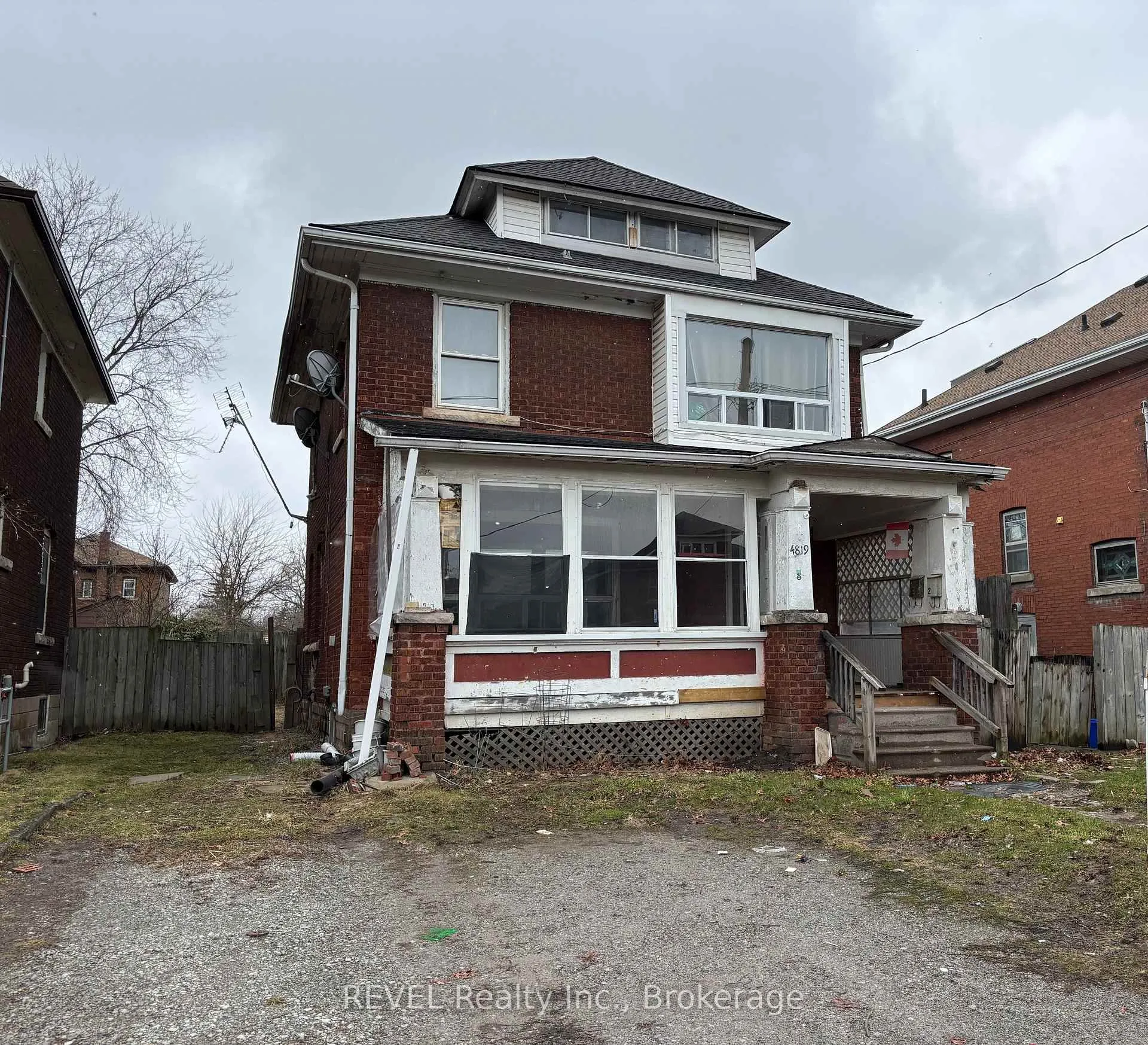 Photo 2 of 4819 Fourth Avenue, Niagara Falls, Cherrywood — HOMEH