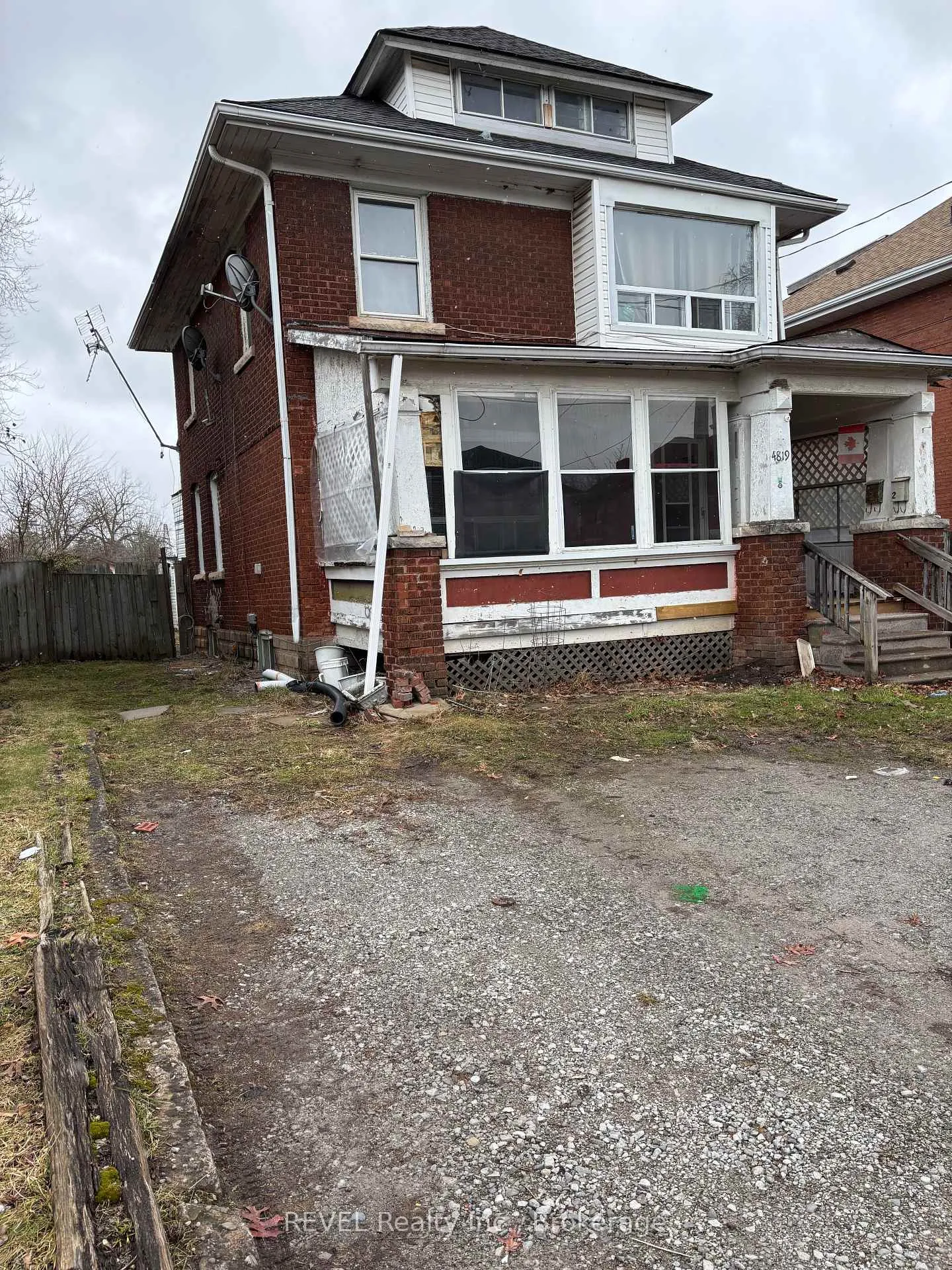 Photo 6 of 4819 Fourth Avenue, Niagara Falls, Cherrywood — HOMEH