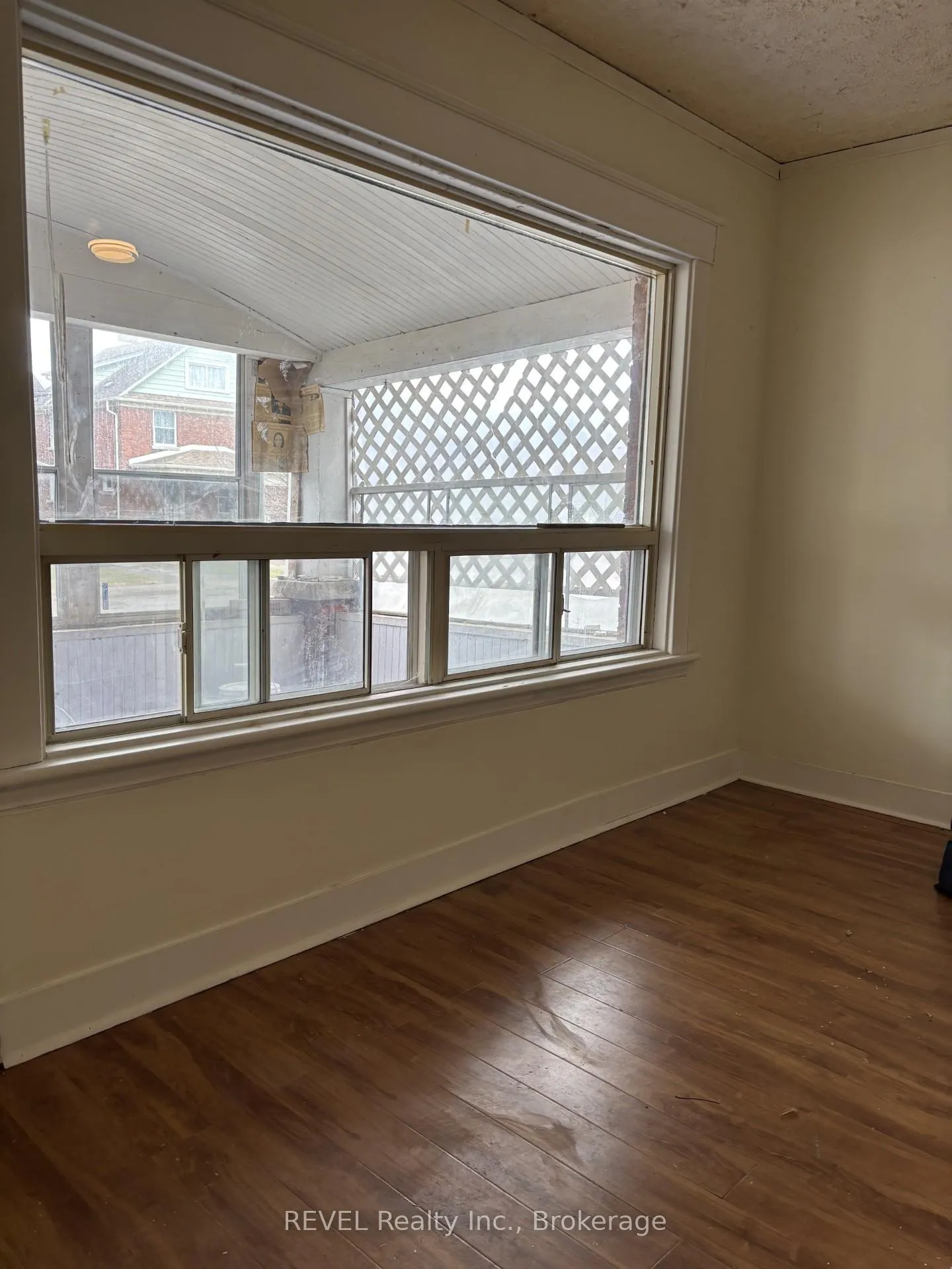 Photo 10 of 4819 Fourth Avenue, Niagara Falls, Cherrywood — HOMEH