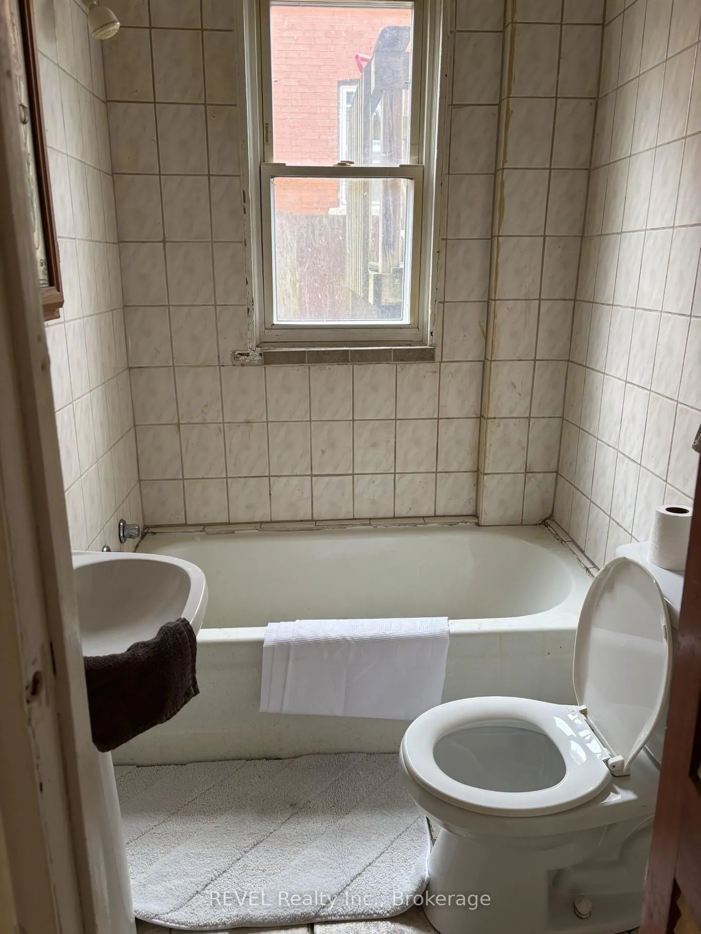 Photo 13 of 4819 Fourth Avenue, Niagara Falls, Cherrywood — HOMEH