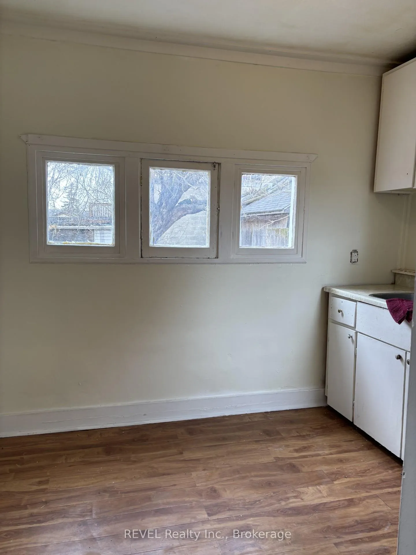 Photo 18 of 4819 Fourth Avenue, Niagara Falls, Cherrywood — HOMEH
