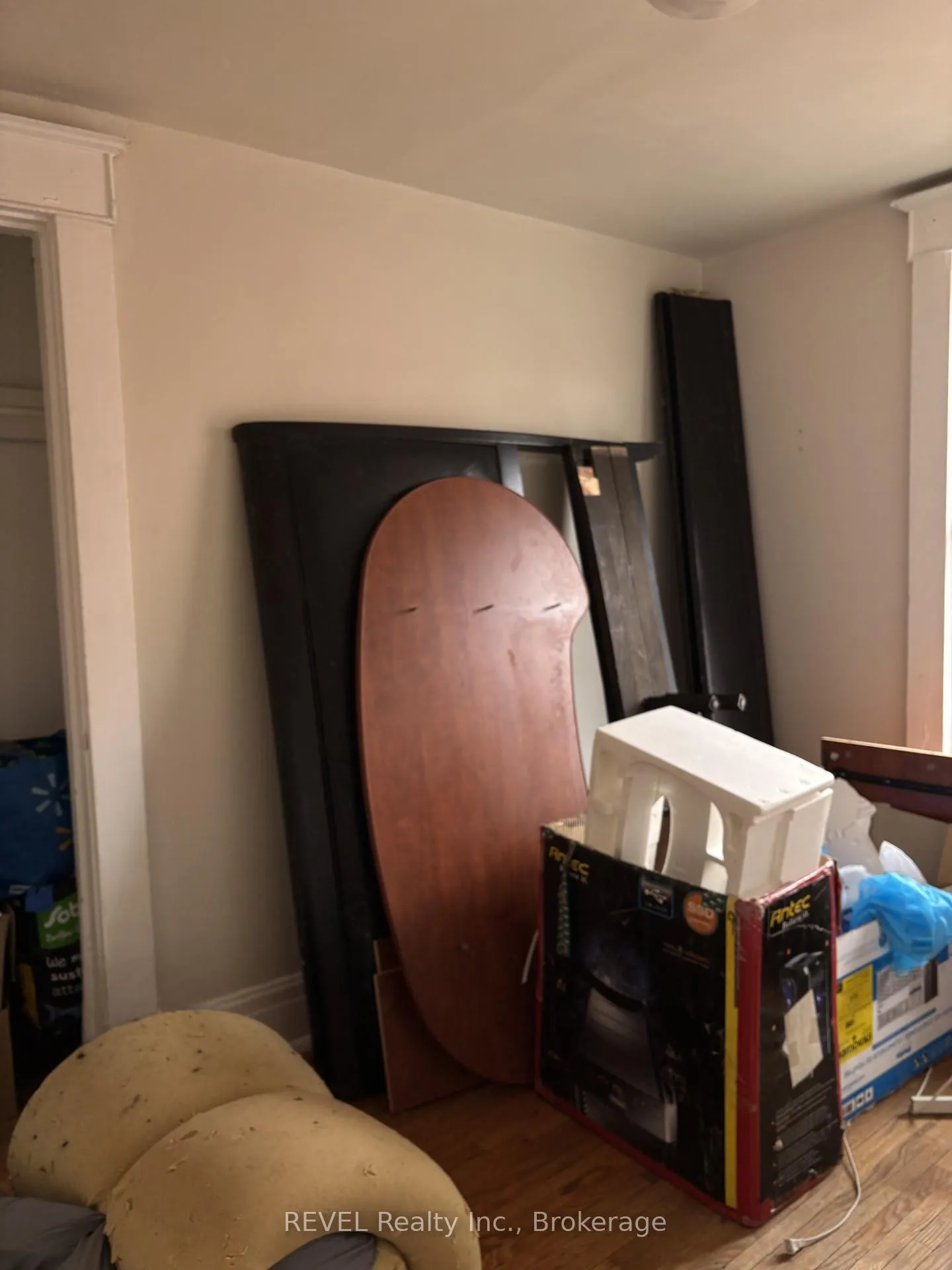 Photo 28 of 4819 Fourth Avenue, Niagara Falls, Cherrywood — HOMEH