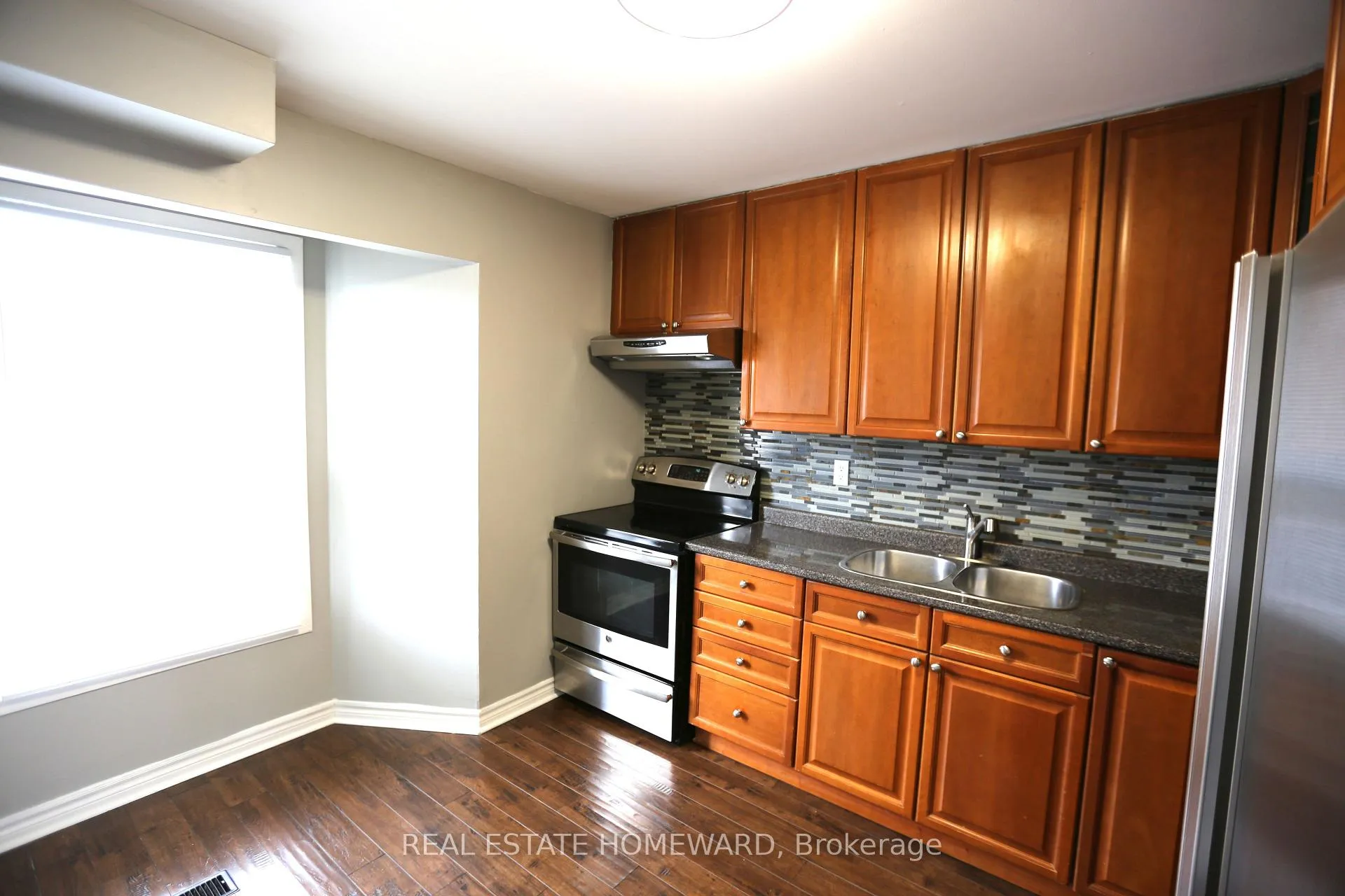 Photo 2 of 104 Enderby Crescent, Brampton, Southgate — HOMEH