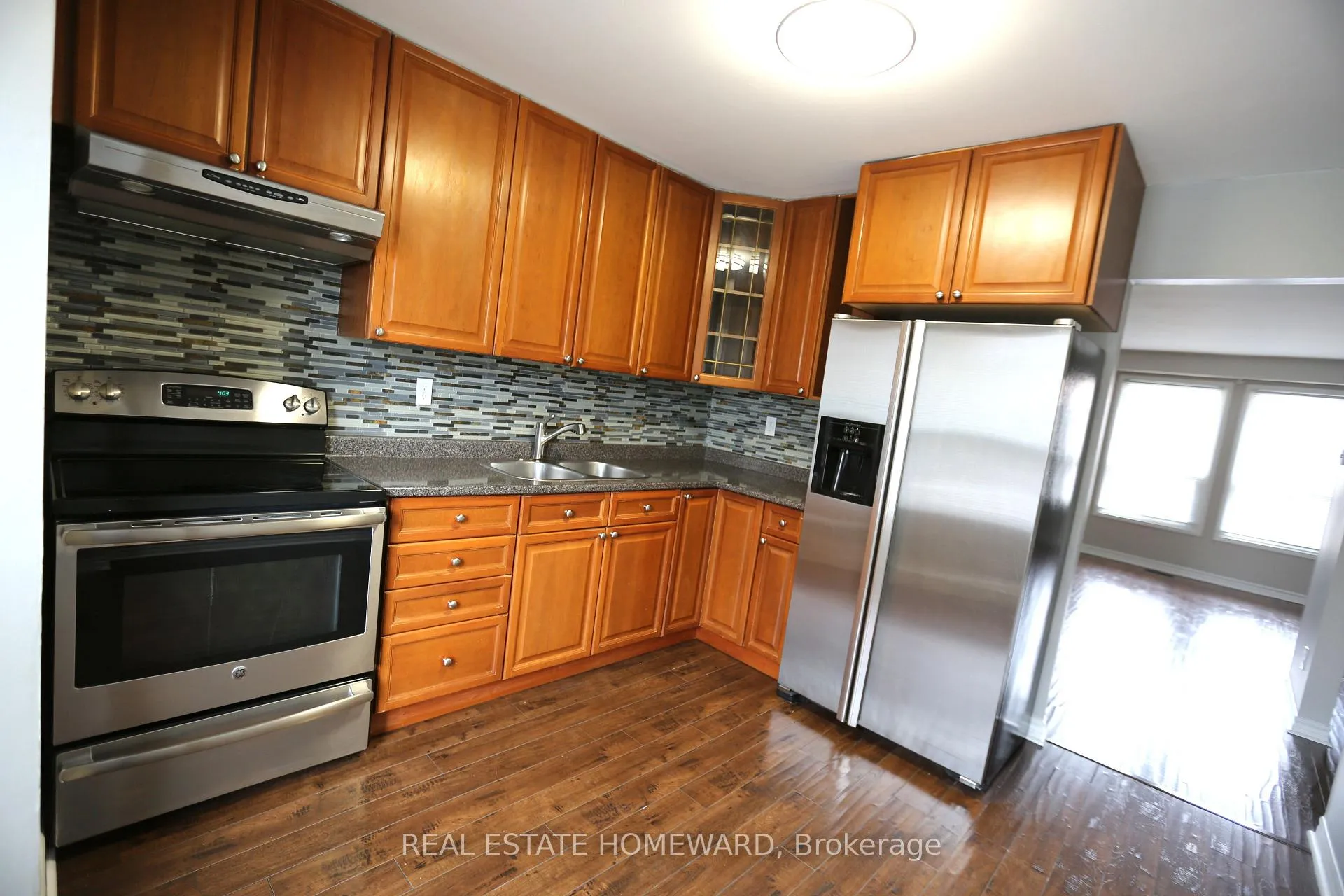 Photo 3 of 104 Enderby Crescent, Brampton, Southgate — HOMEH