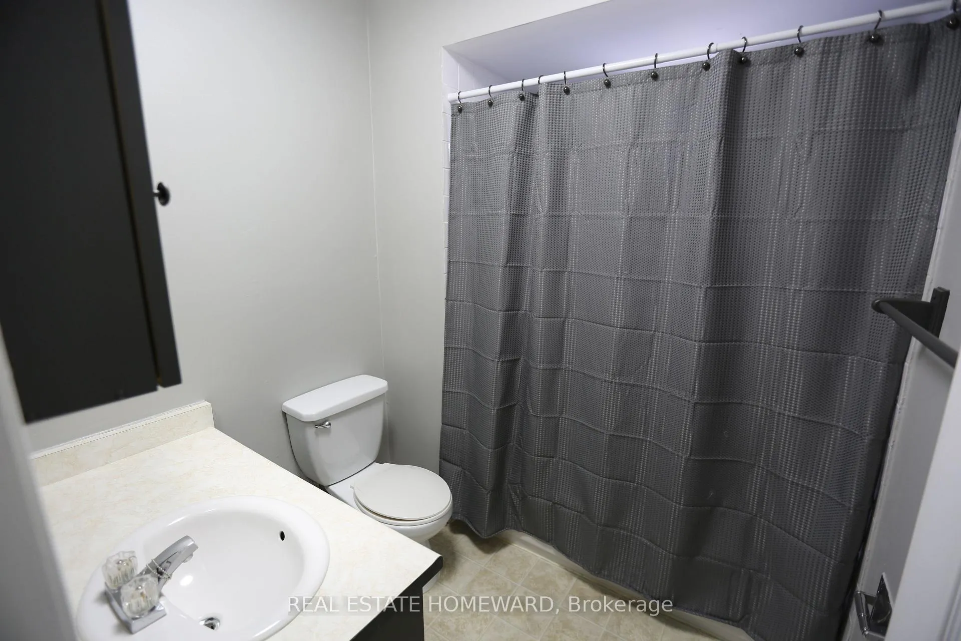 Photo 18 of 104 Enderby Crescent, Brampton, Southgate — HOMEH
