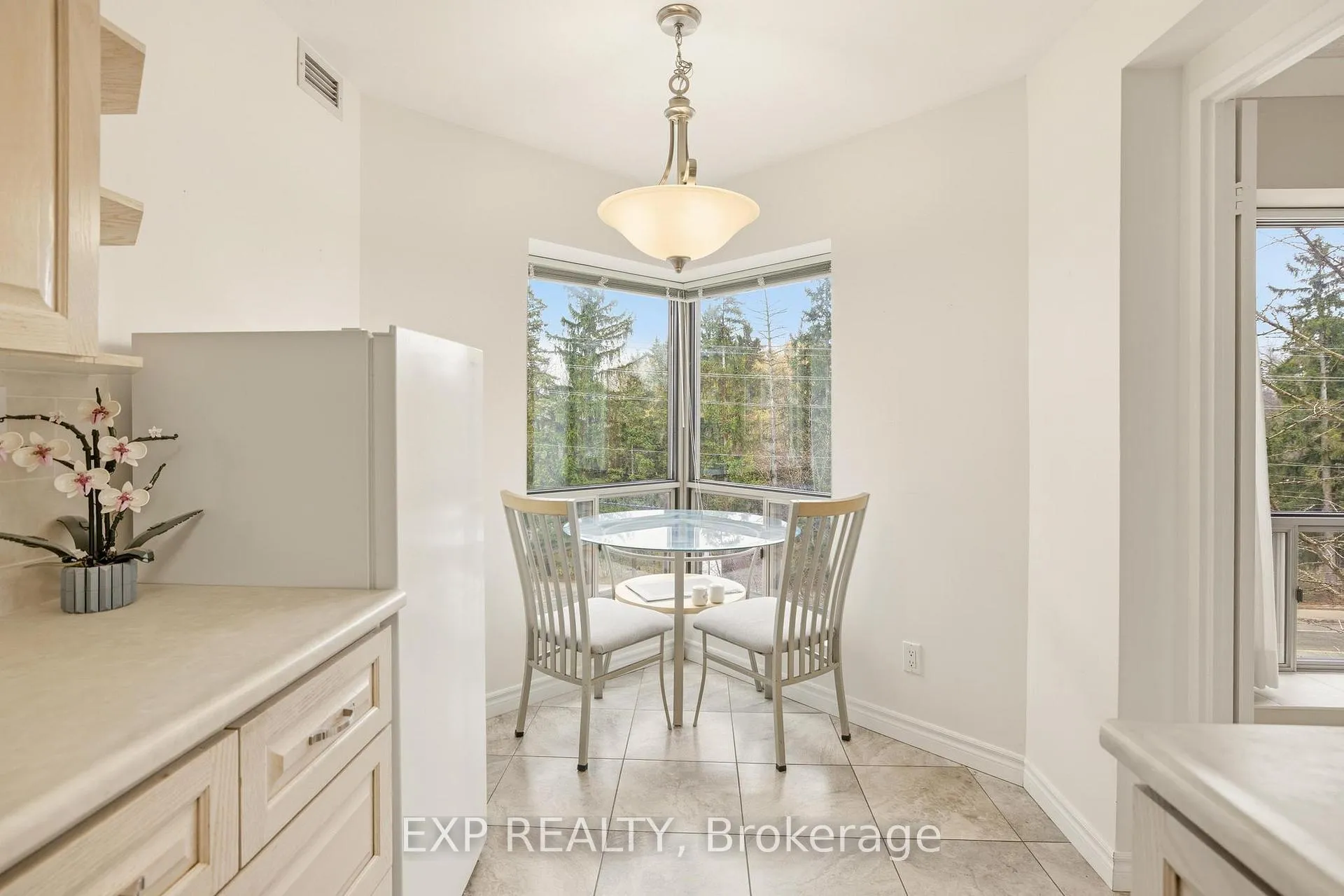 Photo 8 of 300 Keats Way, Waterloo, Beechwood — HOMEH