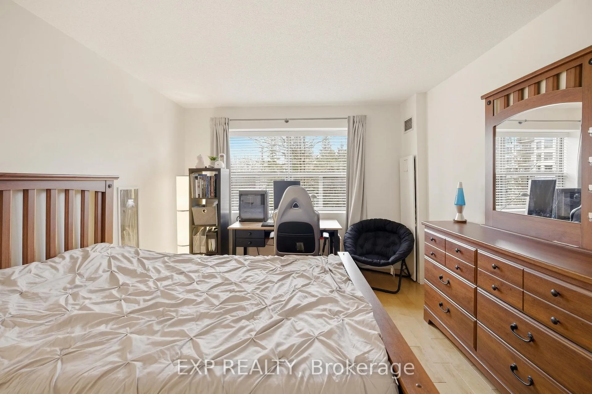 Photo 16 of 300 Keats Way, Waterloo, Beechwood — HOMEH