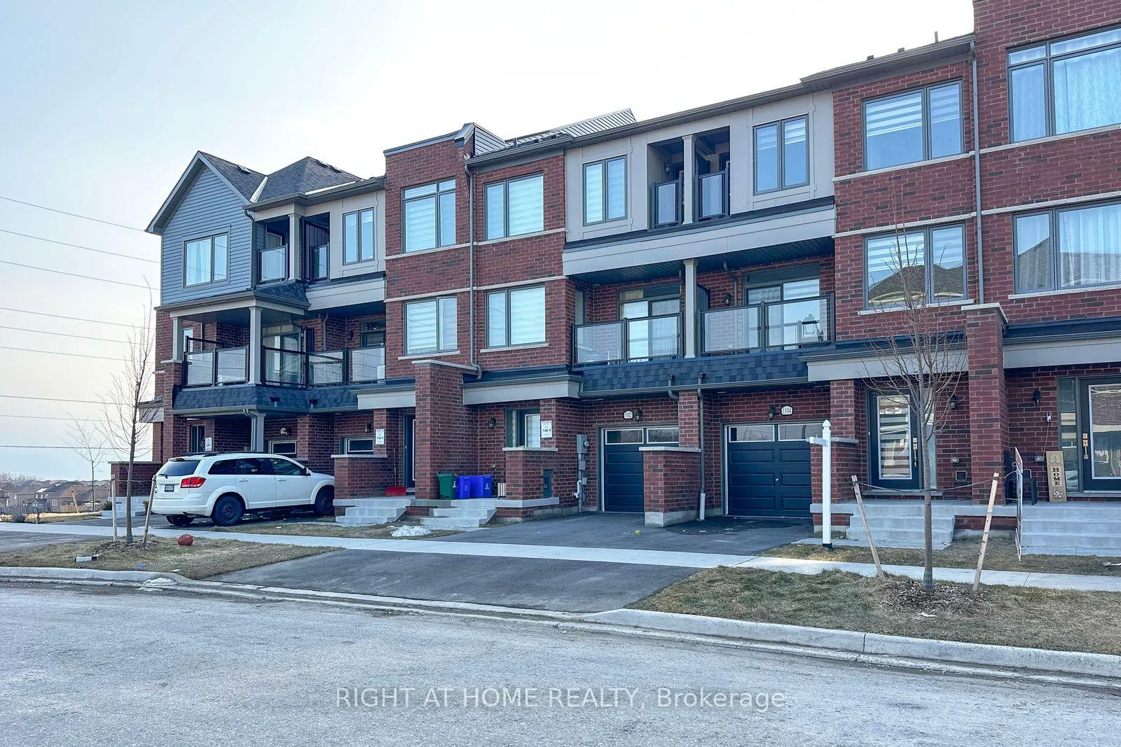Photo 2 of 1104 Lockie Drive, Oshawa, Kedron — HOMEH
