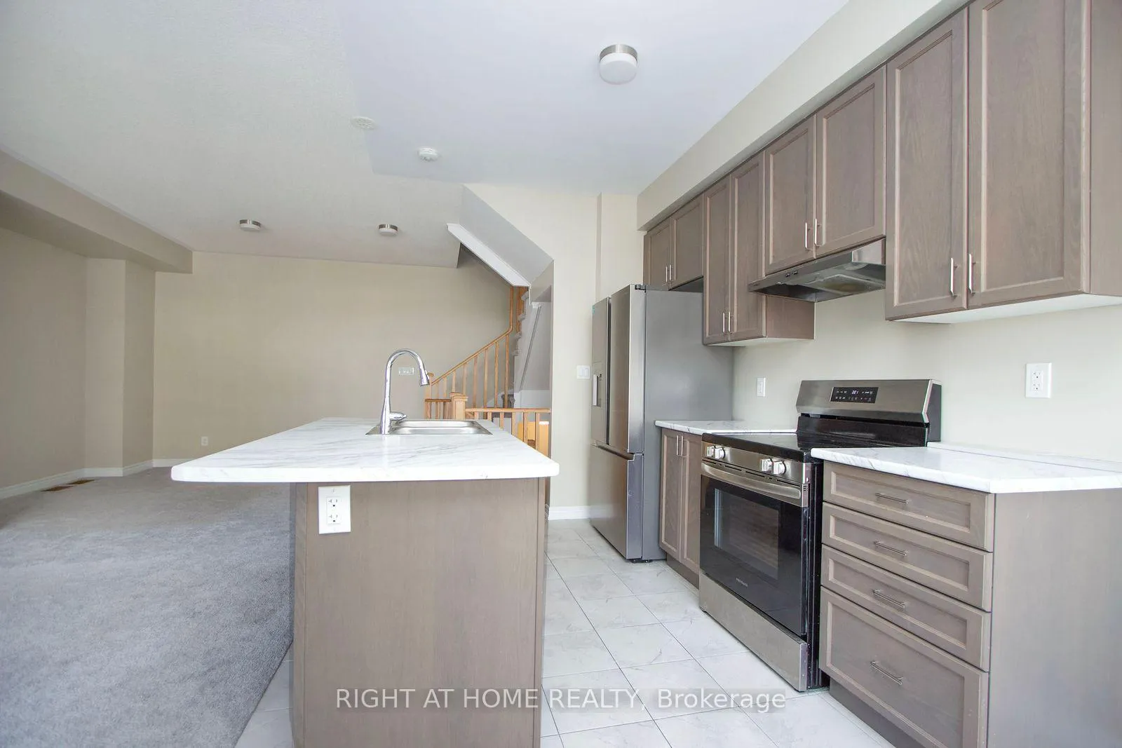 Photo 5 of 1104 Lockie Drive, Oshawa, Kedron — HOMEH