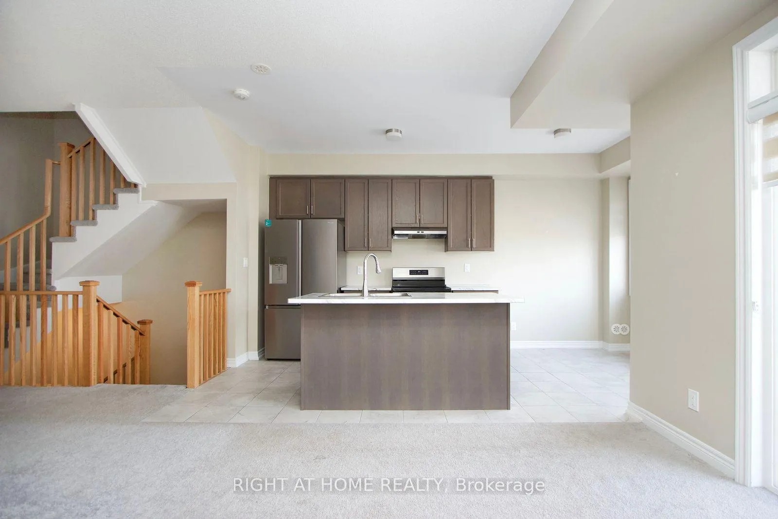 Photo 7 of 1104 Lockie Drive, Oshawa, Kedron — HOMEH