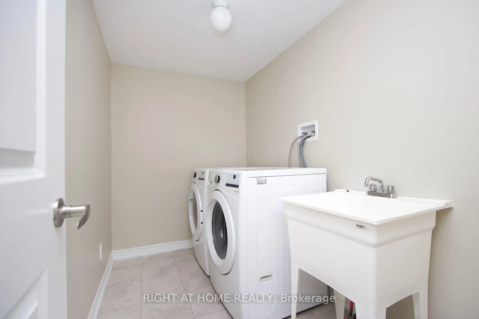 Photo 21 of 1104 Lockie Drive, Oshawa, Kedron — HOMEH