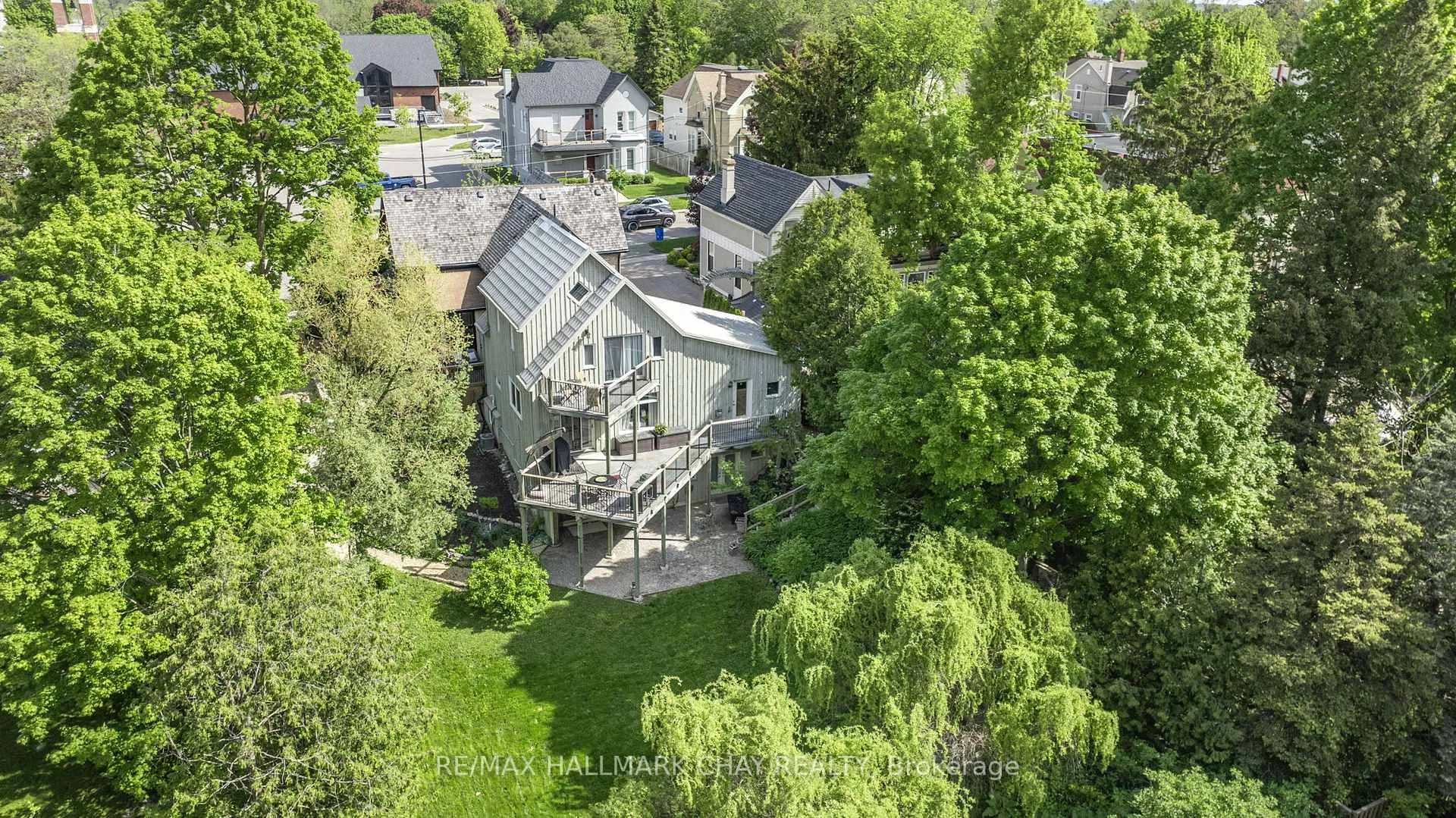 Photo 2 of 11 Catherine Avenue, Aurora, Aurora Village — HOMEH