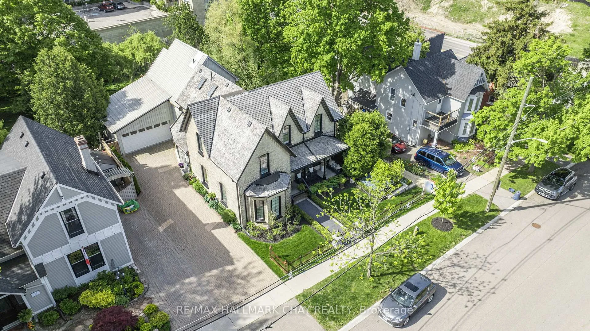 Photo 3 of 11 Catherine Avenue, Aurora, Aurora Village — HOMEH