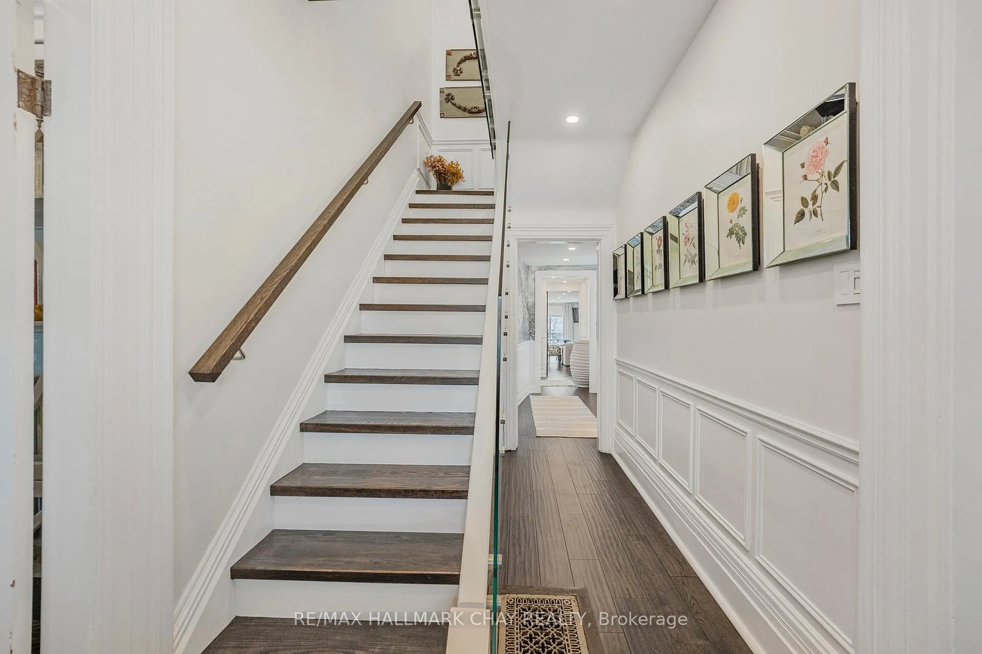 Photo 4 of 11 Catherine Avenue, Aurora, Aurora Village — HOMEH