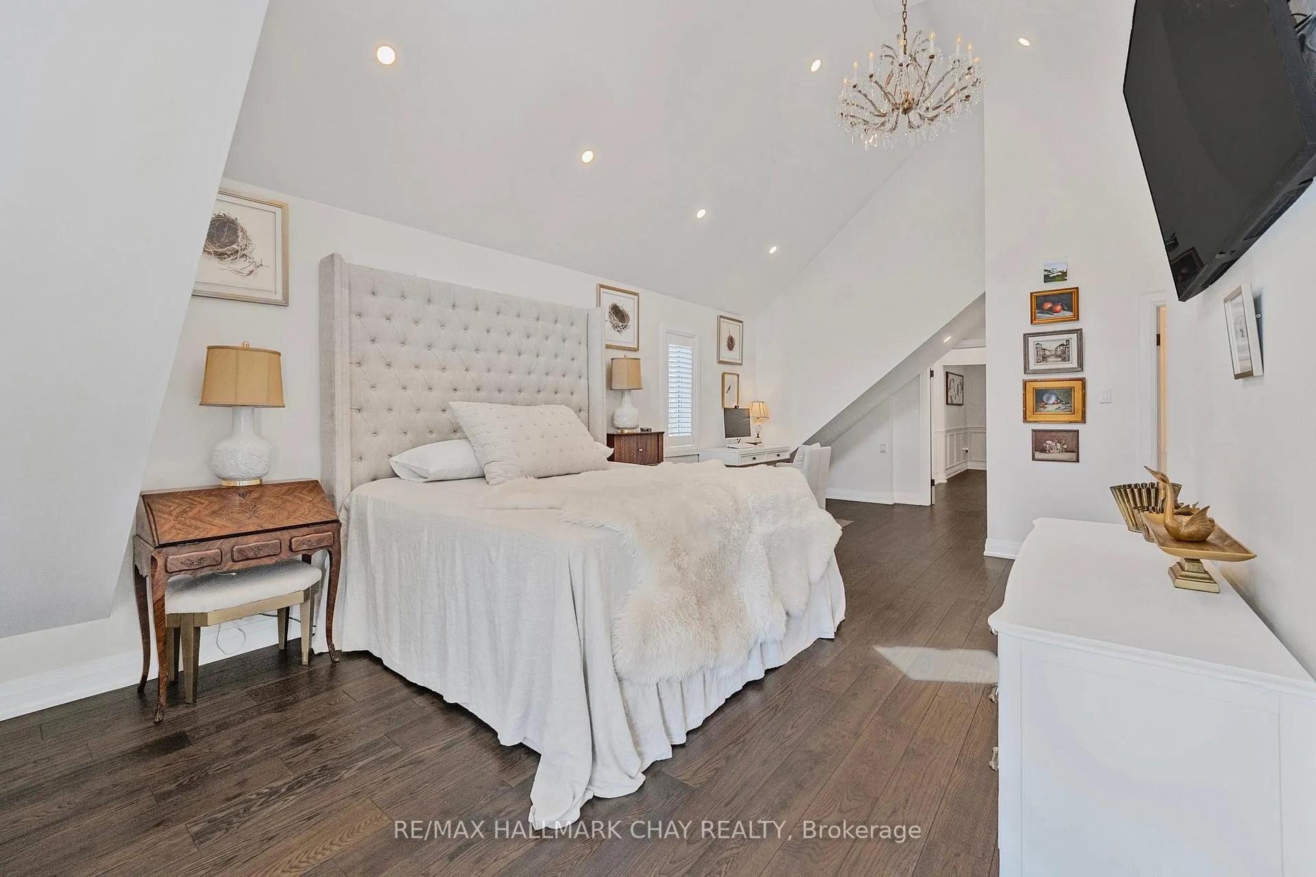 Photo 25 of 11 Catherine Avenue, Aurora, Aurora Village — HOMEH
