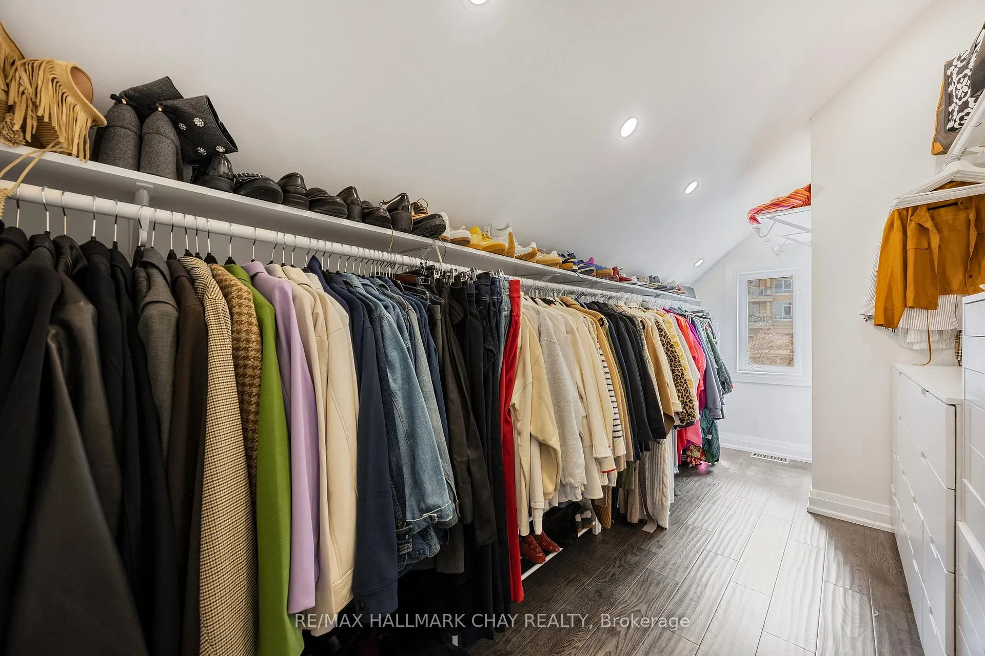 Photo 29 of 11 Catherine Avenue, Aurora, Aurora Village — HOMEH