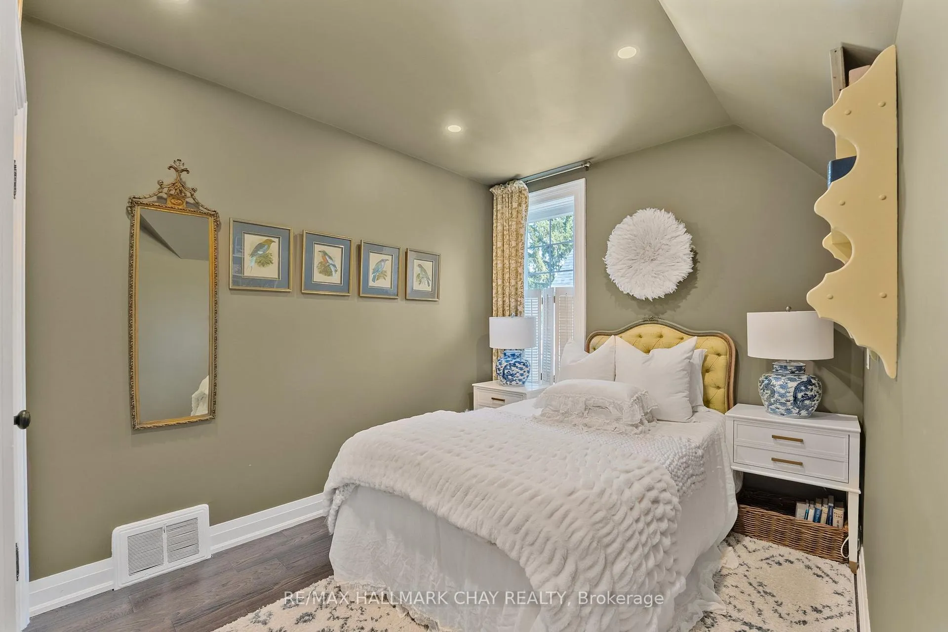 Photo 31 of 11 Catherine Avenue, Aurora, Aurora Village — HOMEH