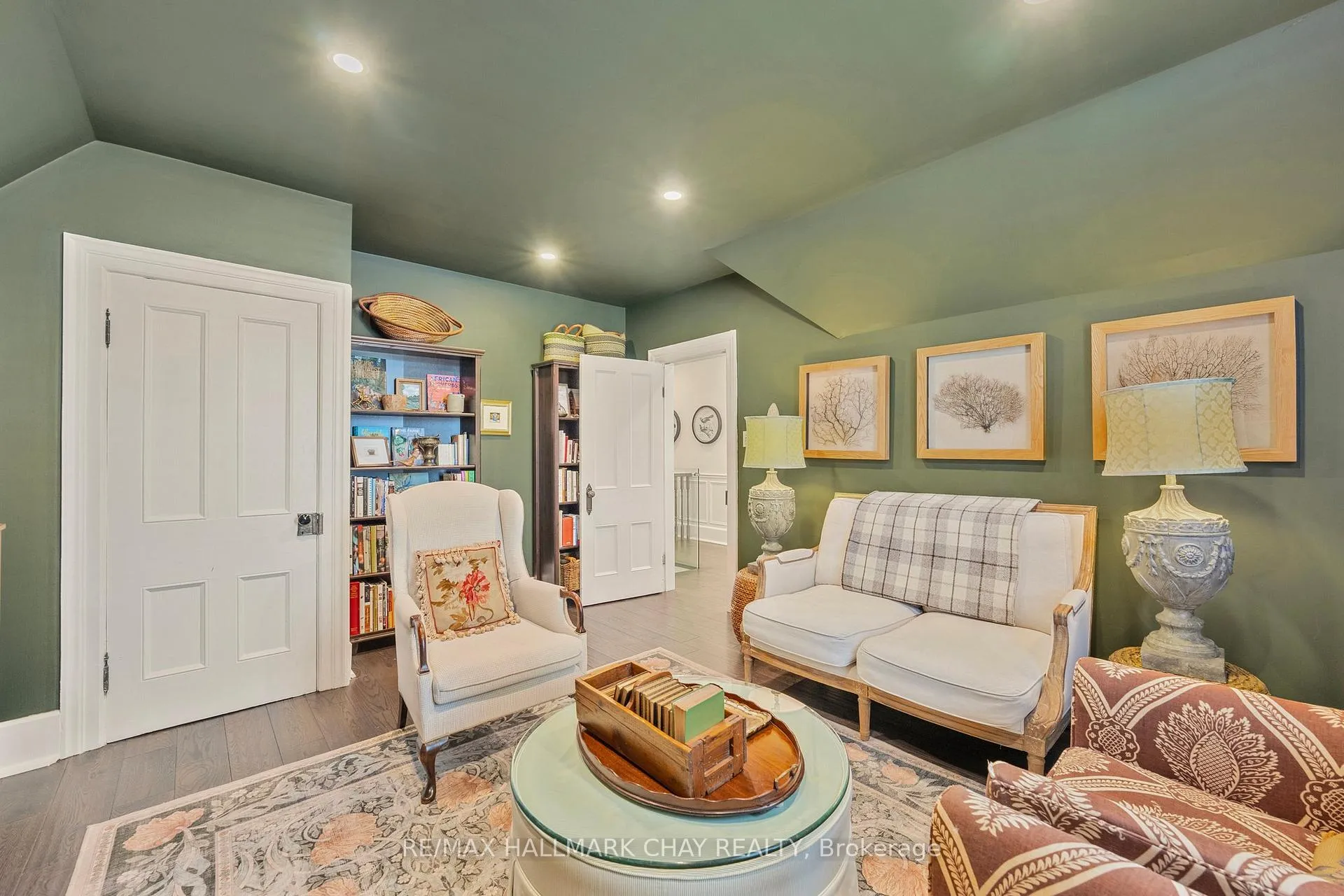 Photo 34 of 11 Catherine Avenue, Aurora, Aurora Village — HOMEH