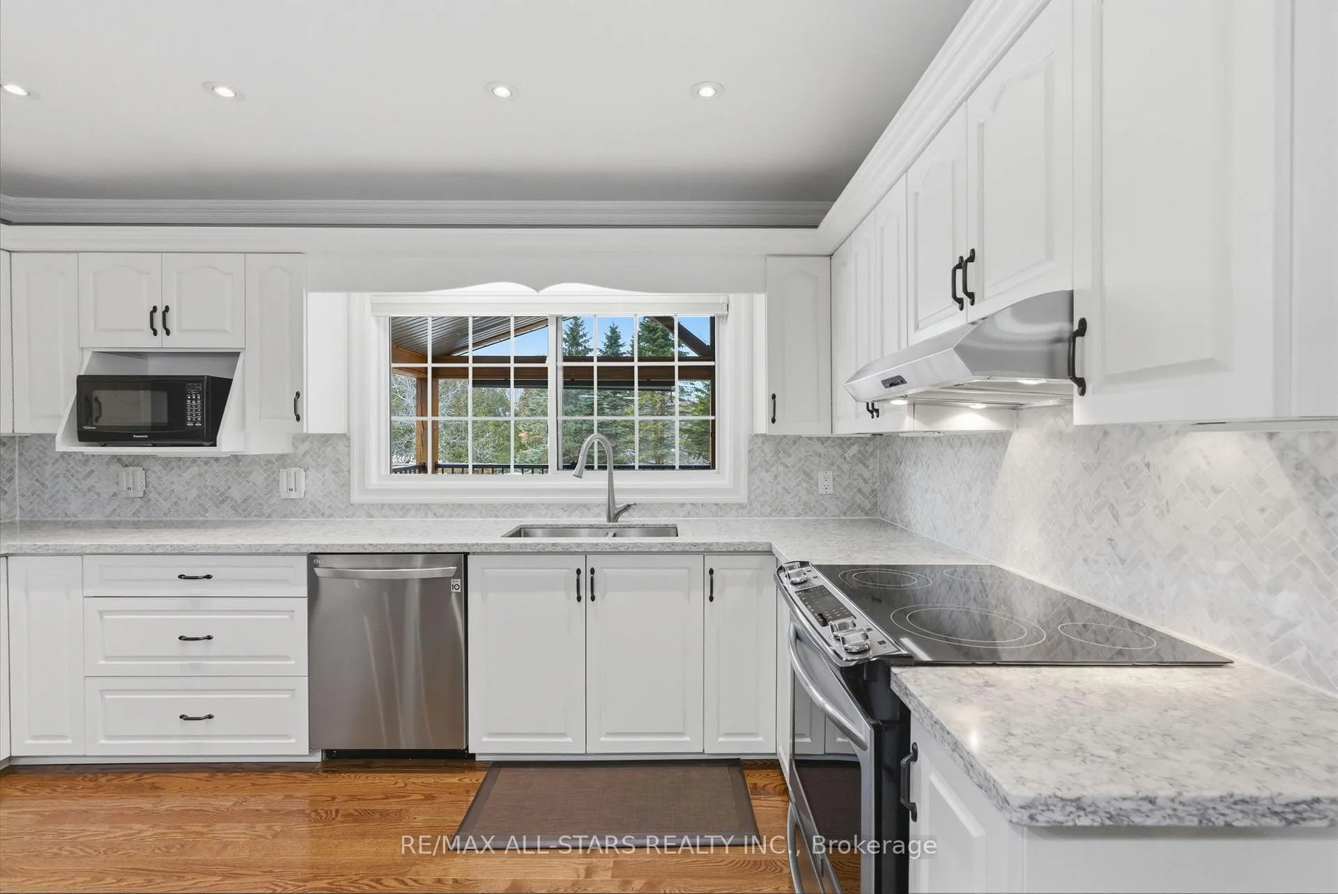 Photo 9 of 2 Pearl Drive, Scugog, Rural Scugog — HOMEH