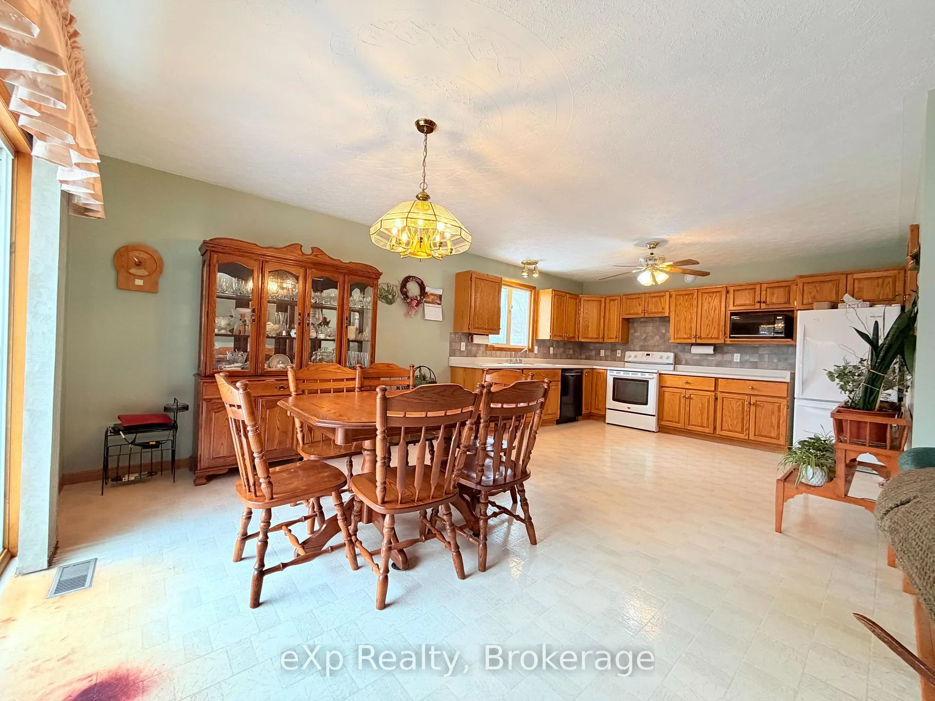 Photo 8 of 27 Willow Street, Brockton — HOMEH