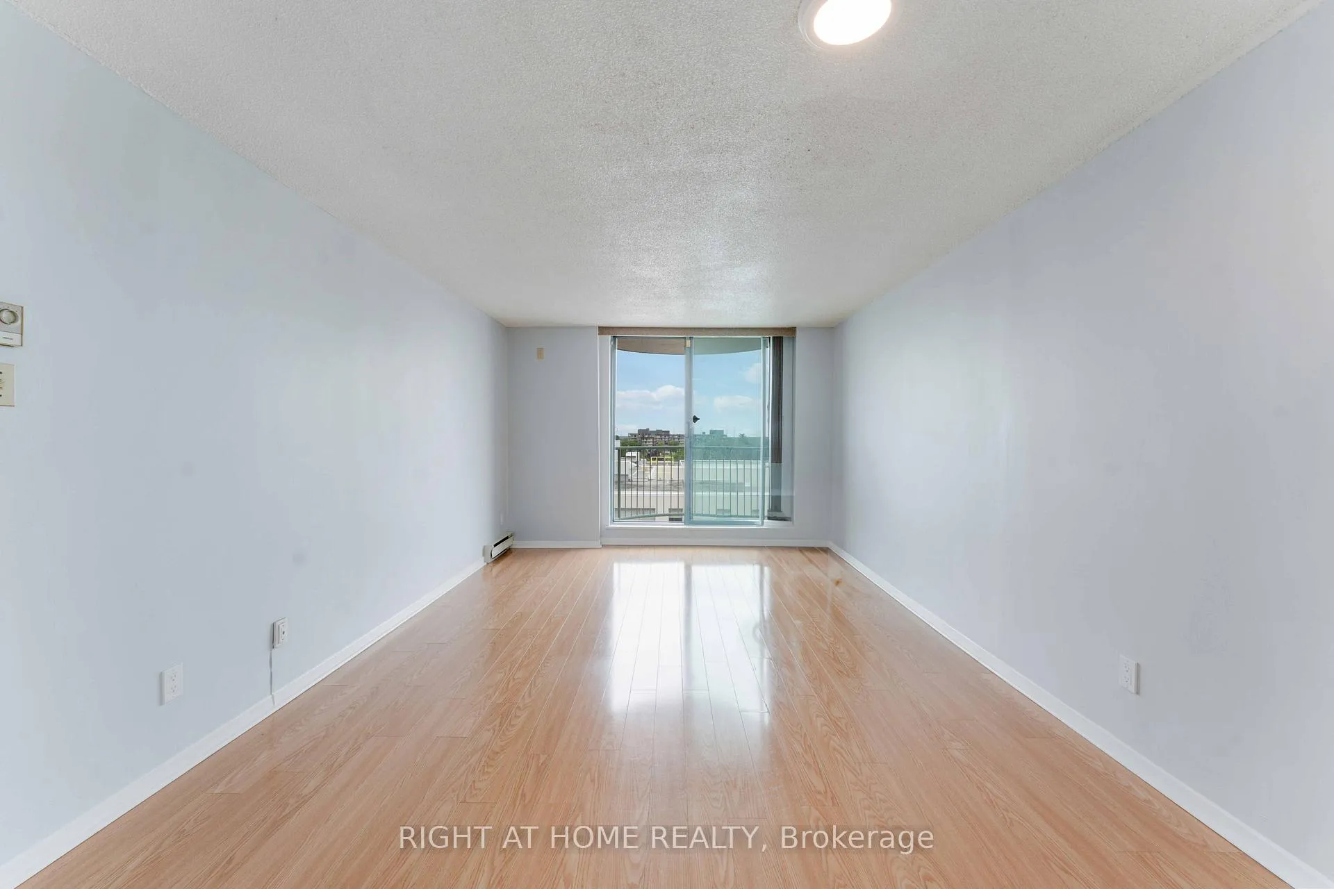 Photo 5 of Unit 605, 1440 Heron Road, Ottawa, Heron Gate/Industrial Park — HOMEH
