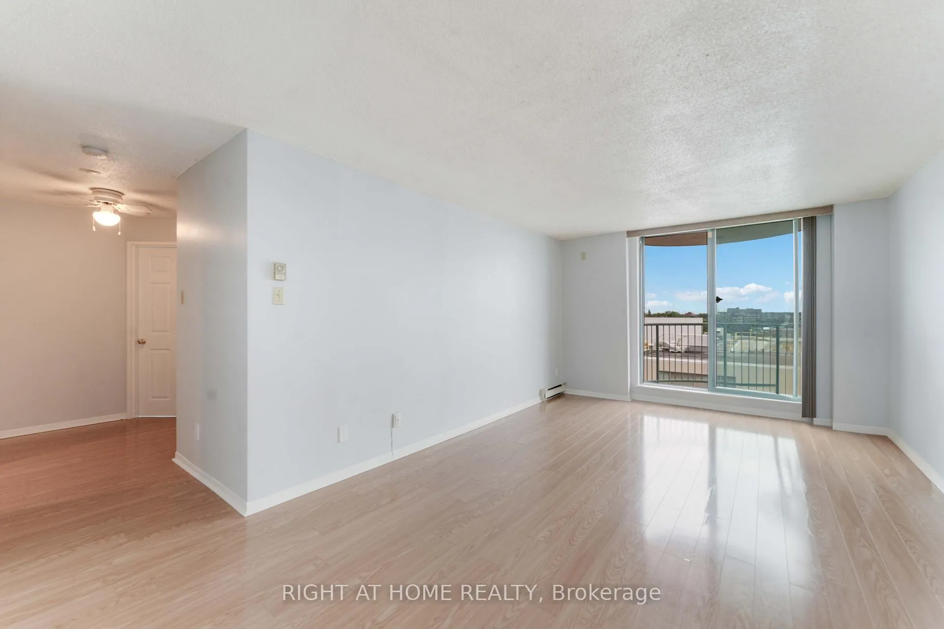 Photo 6 of Unit 605, 1440 Heron Road, Ottawa, Heron Gate/Industrial Park — HOMEH