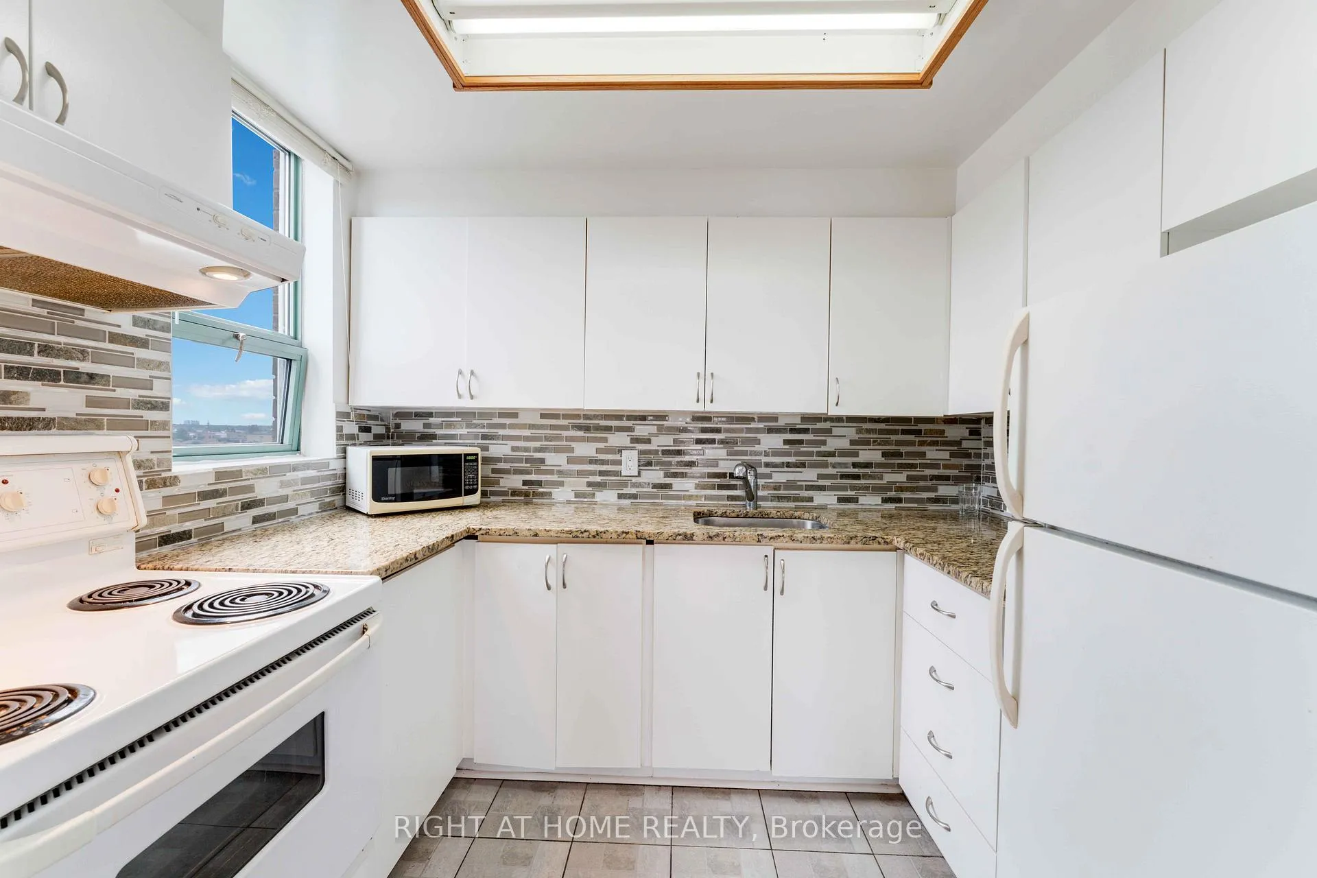Photo 7 of Unit 605, 1440 Heron Road, Ottawa, Heron Gate/Industrial Park — HOMEH