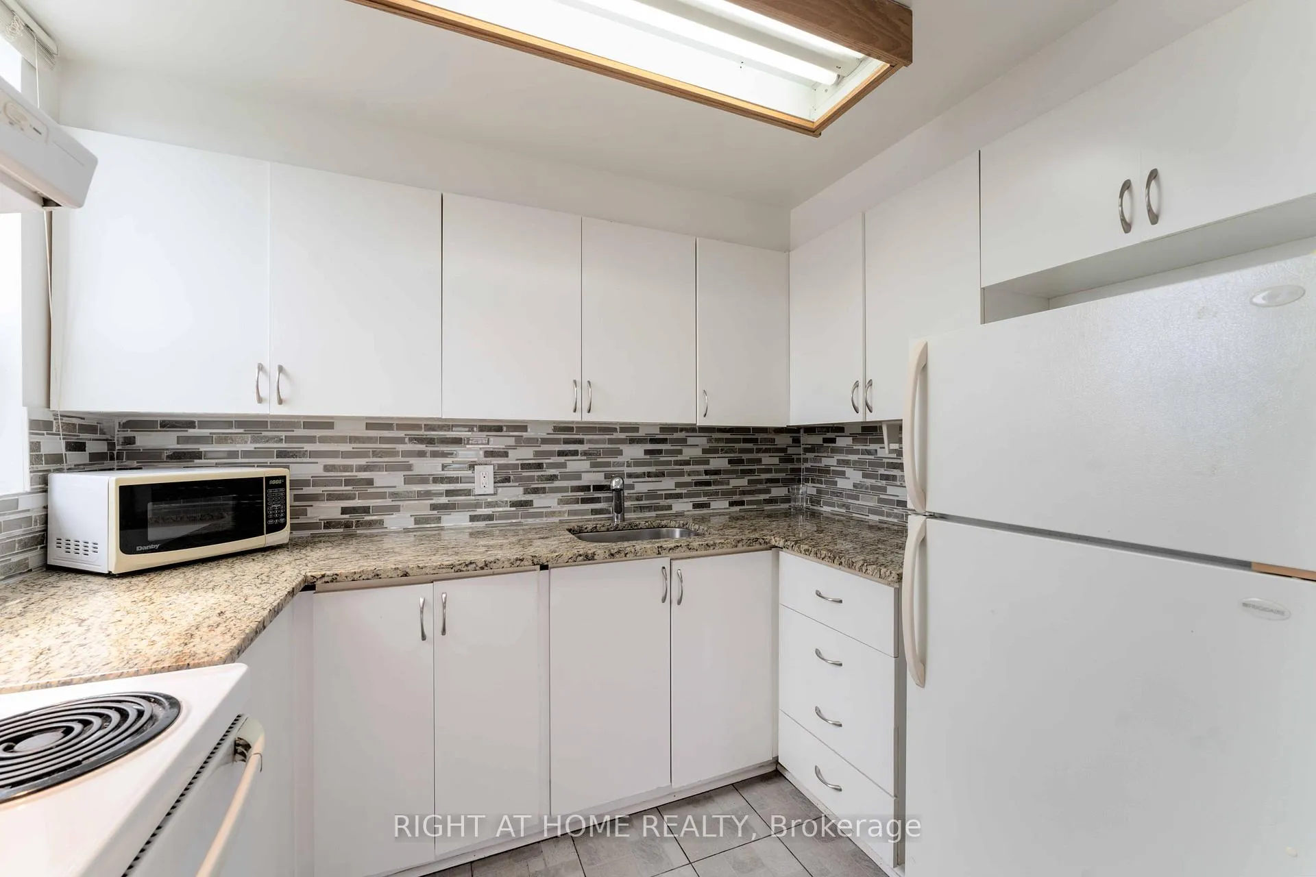 Photo 8 of Unit 605, 1440 Heron Road, Ottawa, Heron Gate/Industrial Park — HOMEH