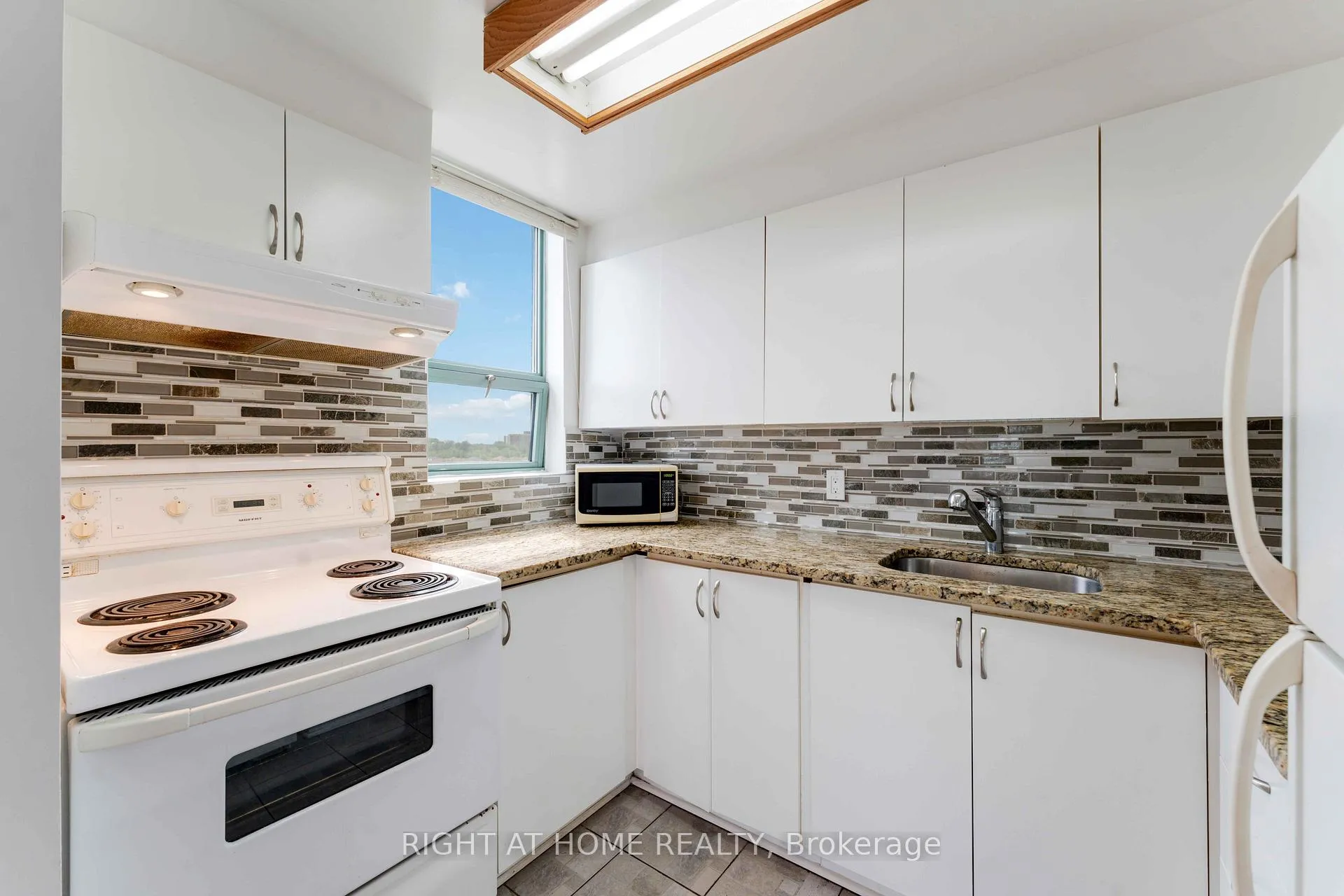 Photo 9 of Unit 605, 1440 Heron Road, Ottawa, Heron Gate/Industrial Park — HOMEH