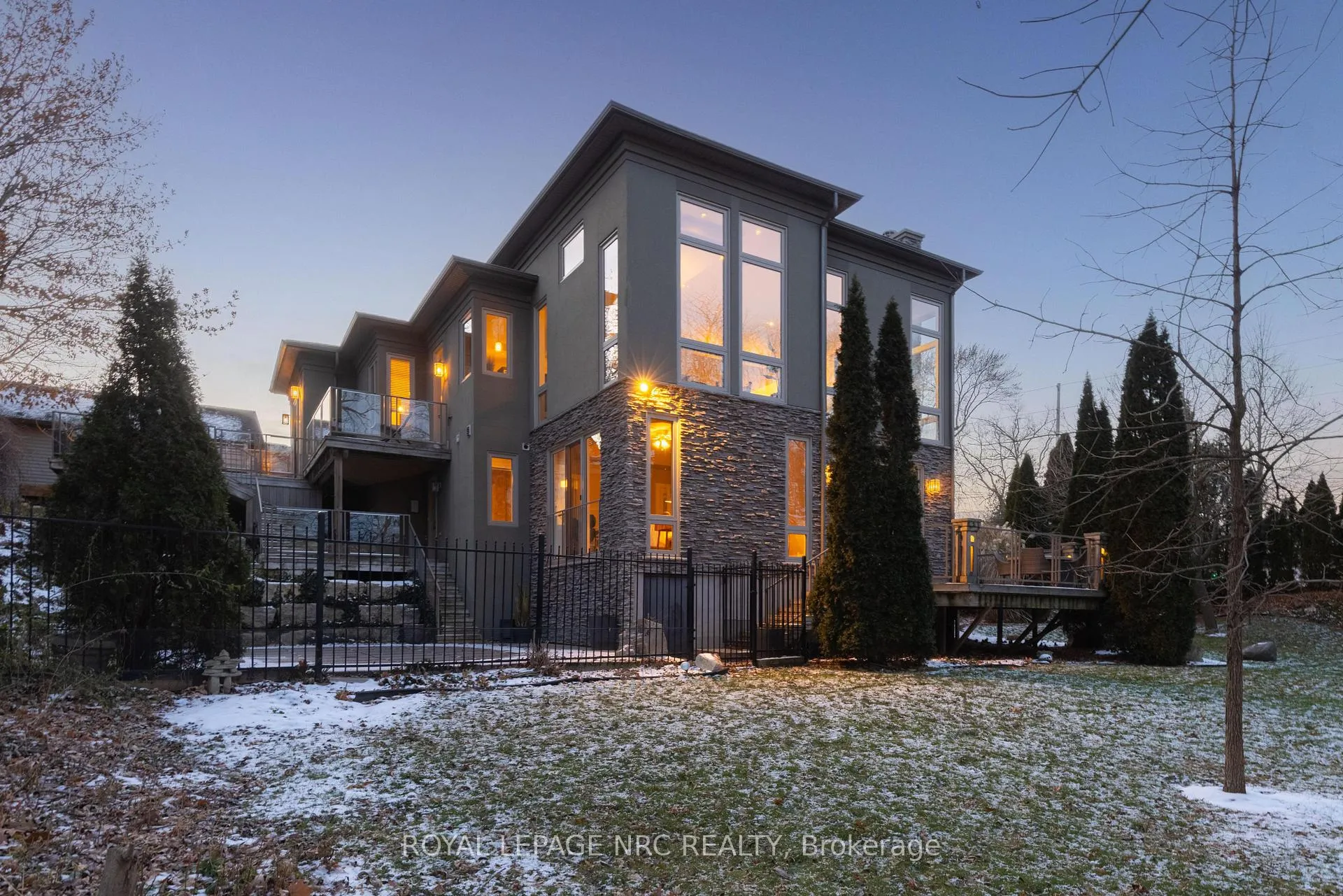 Front of 164A Lakeshore Road