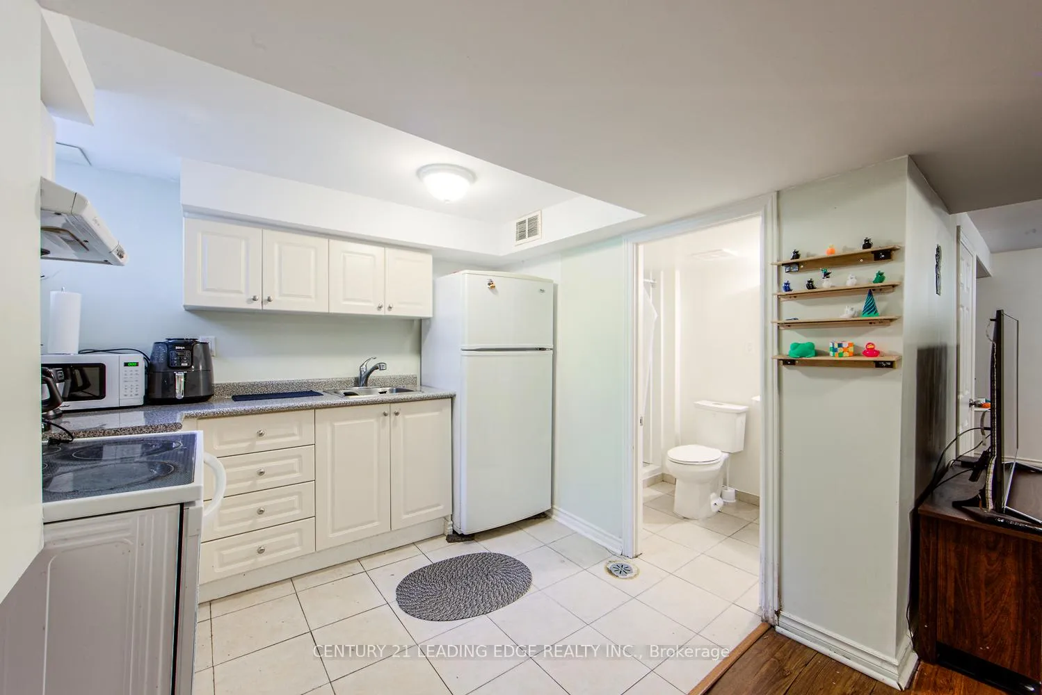 Photo 13 of Unit Walkout Basement, 45 Wales Avenue, Markham, Old Markham Village — HOMEH