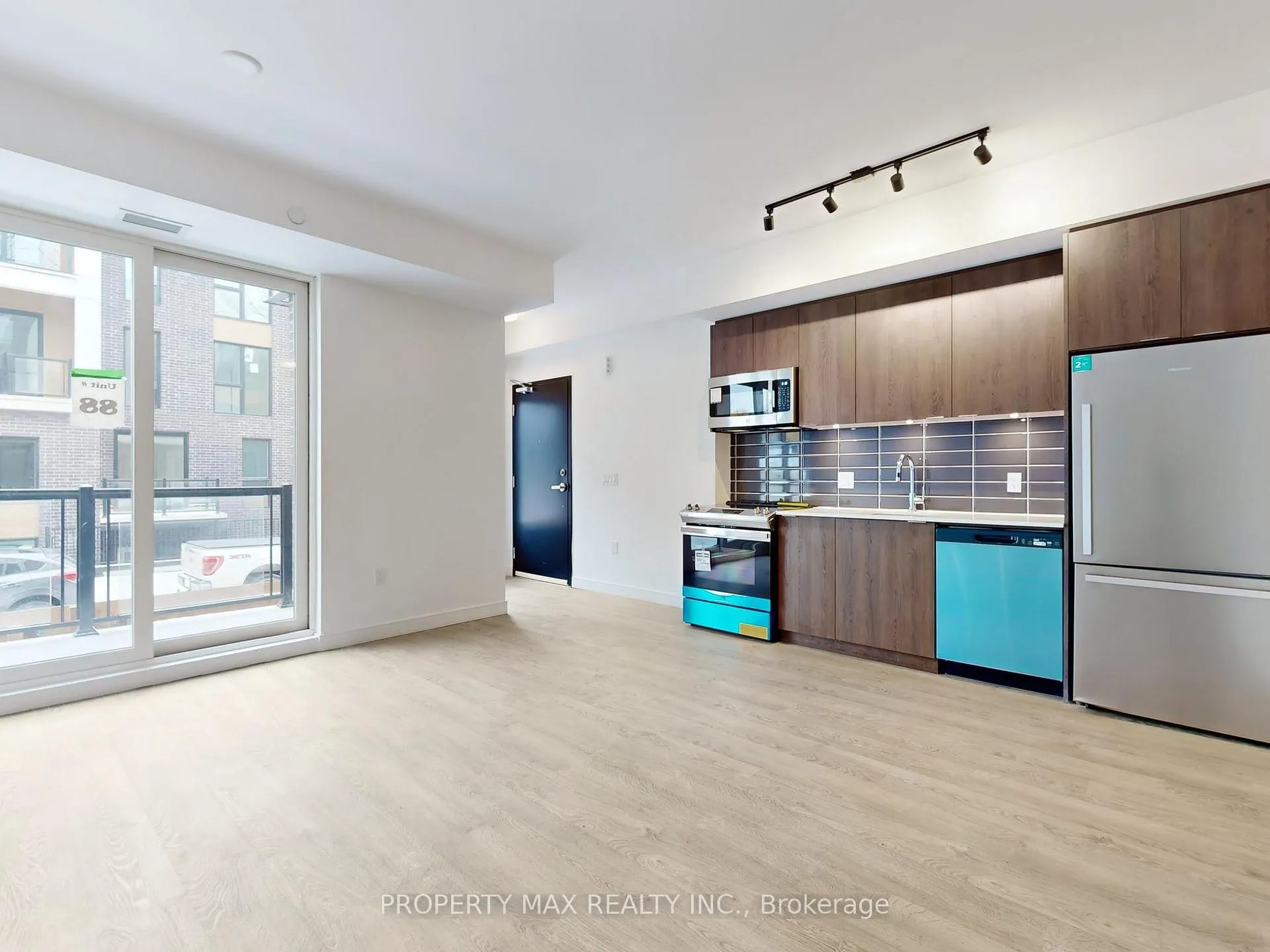 Photo 1 of Unit 5, 174 Clonmore Drive, Scarborough, Birchcliffe-Cliffside — HOMEH
