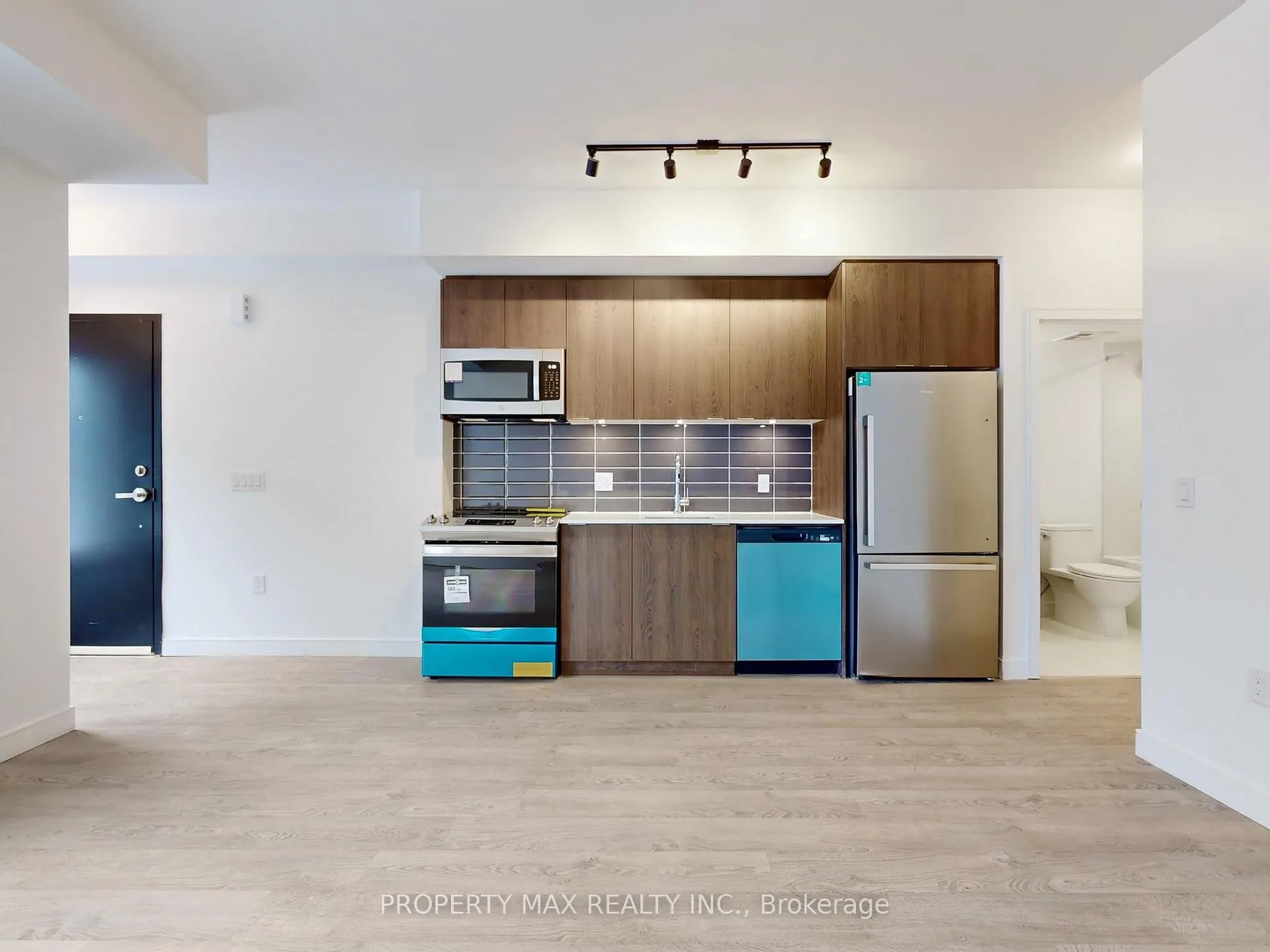 Photo 2 of Unit 5, 174 Clonmore Drive, Scarborough, Birchcliffe-Cliffside — HOMEH