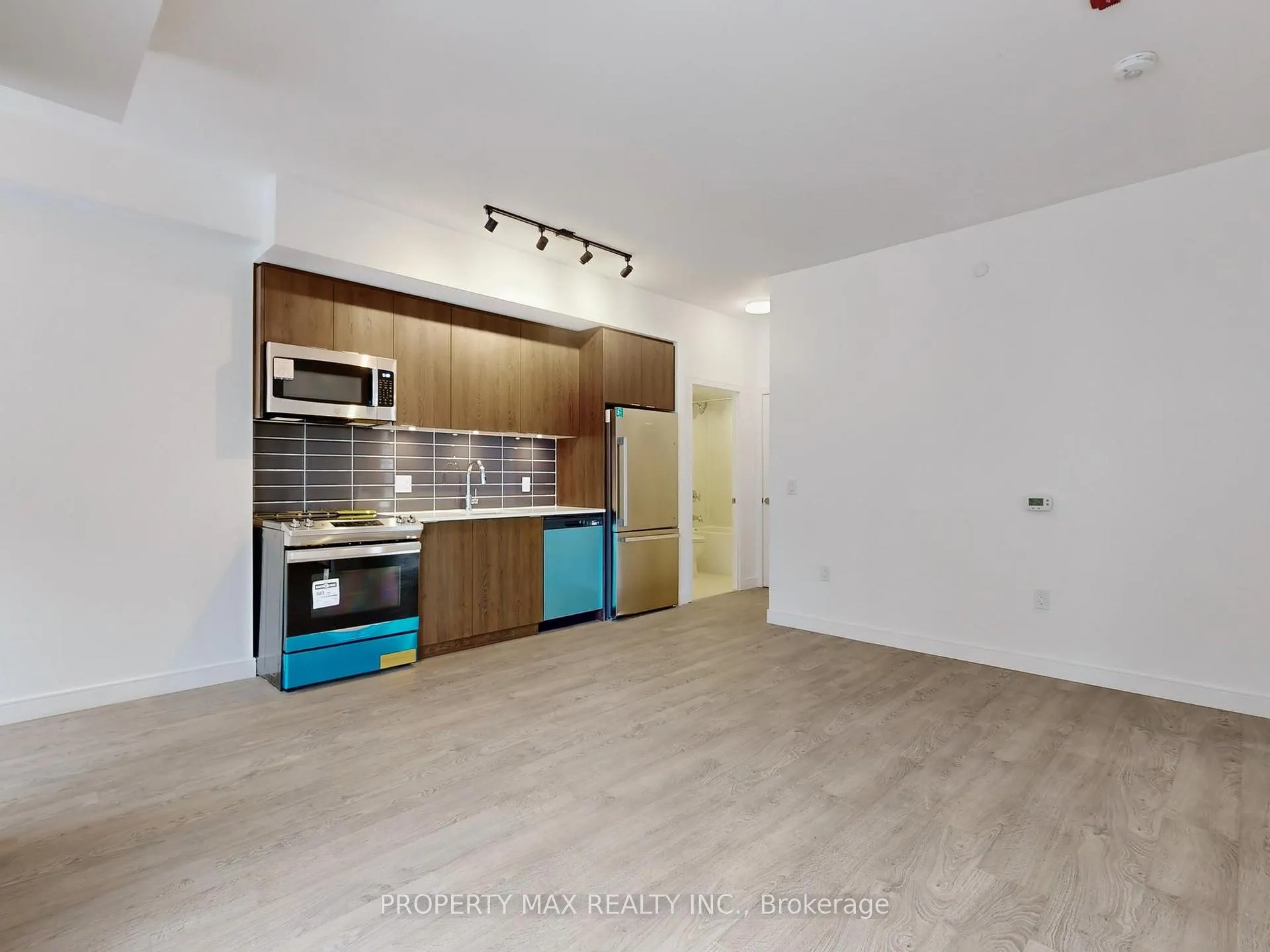 Photo 3 of Unit 5, 174 Clonmore Drive, Scarborough, Birchcliffe-Cliffside — HOMEH