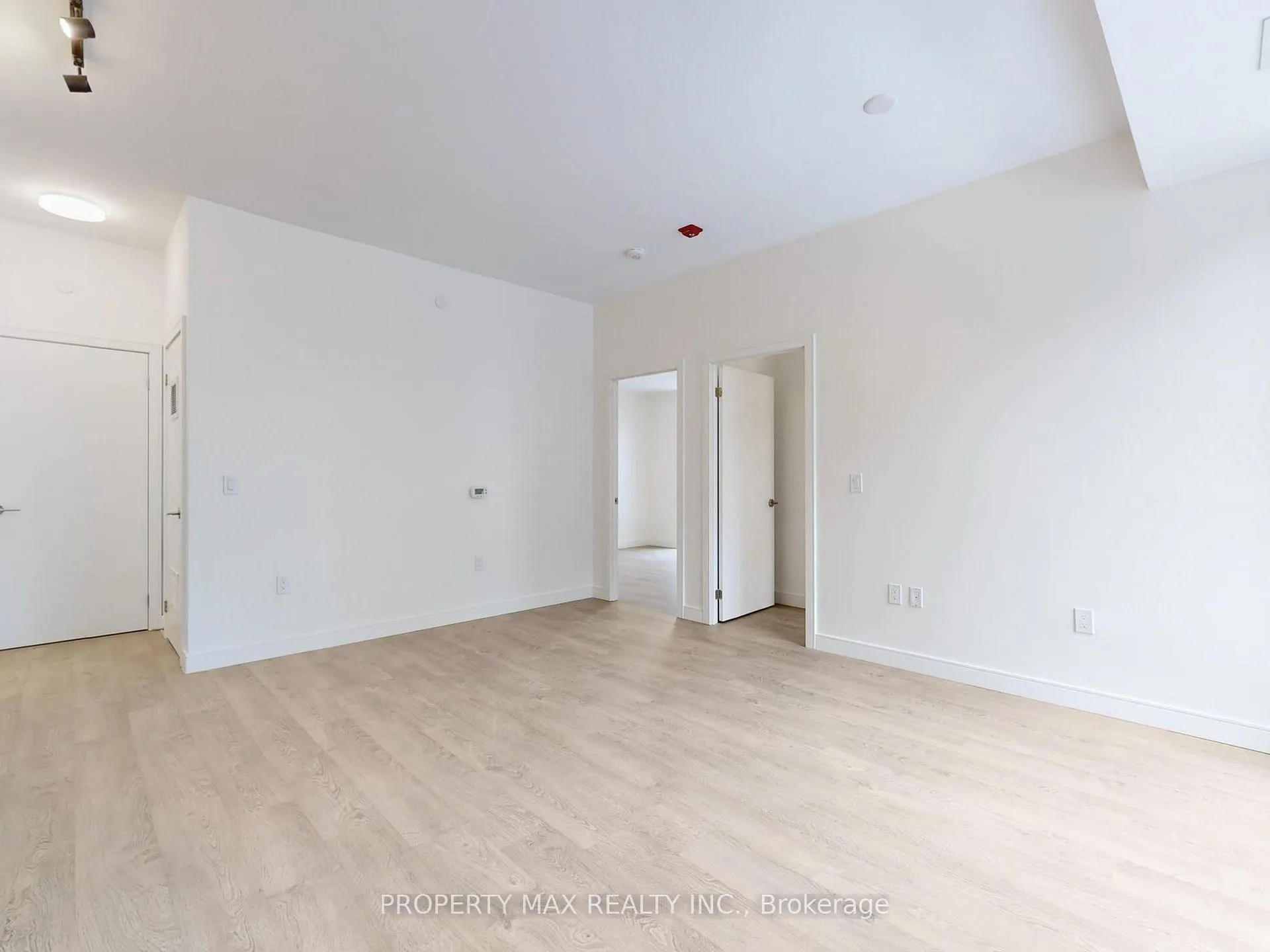 Photo 4 of Unit 5, 174 Clonmore Drive, Scarborough, Birchcliffe-Cliffside — HOMEH