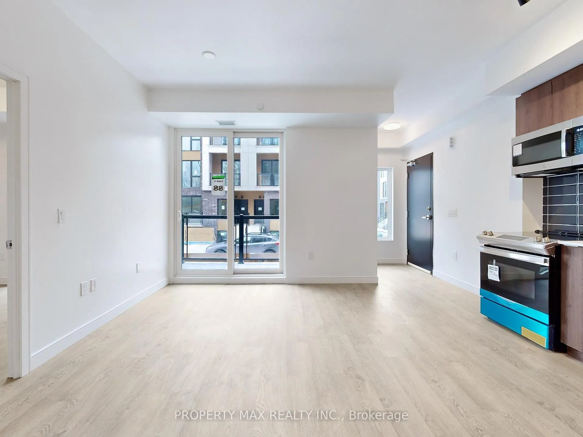 Photo 5 of Unit 5, 174 Clonmore Drive, Scarborough, Birchcliffe-Cliffside — HOMEH