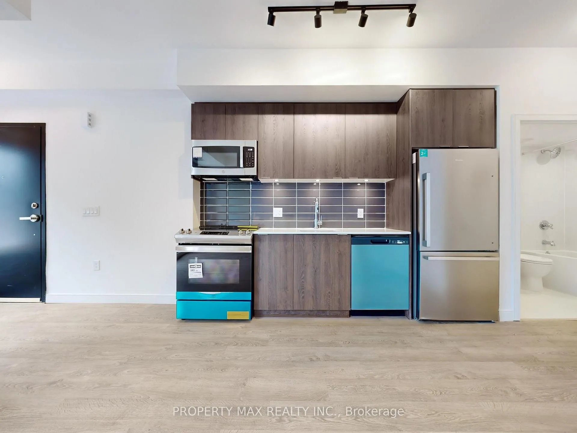 Photo 6 of Unit 5, 174 Clonmore Drive, Scarborough, Birchcliffe-Cliffside — HOMEH