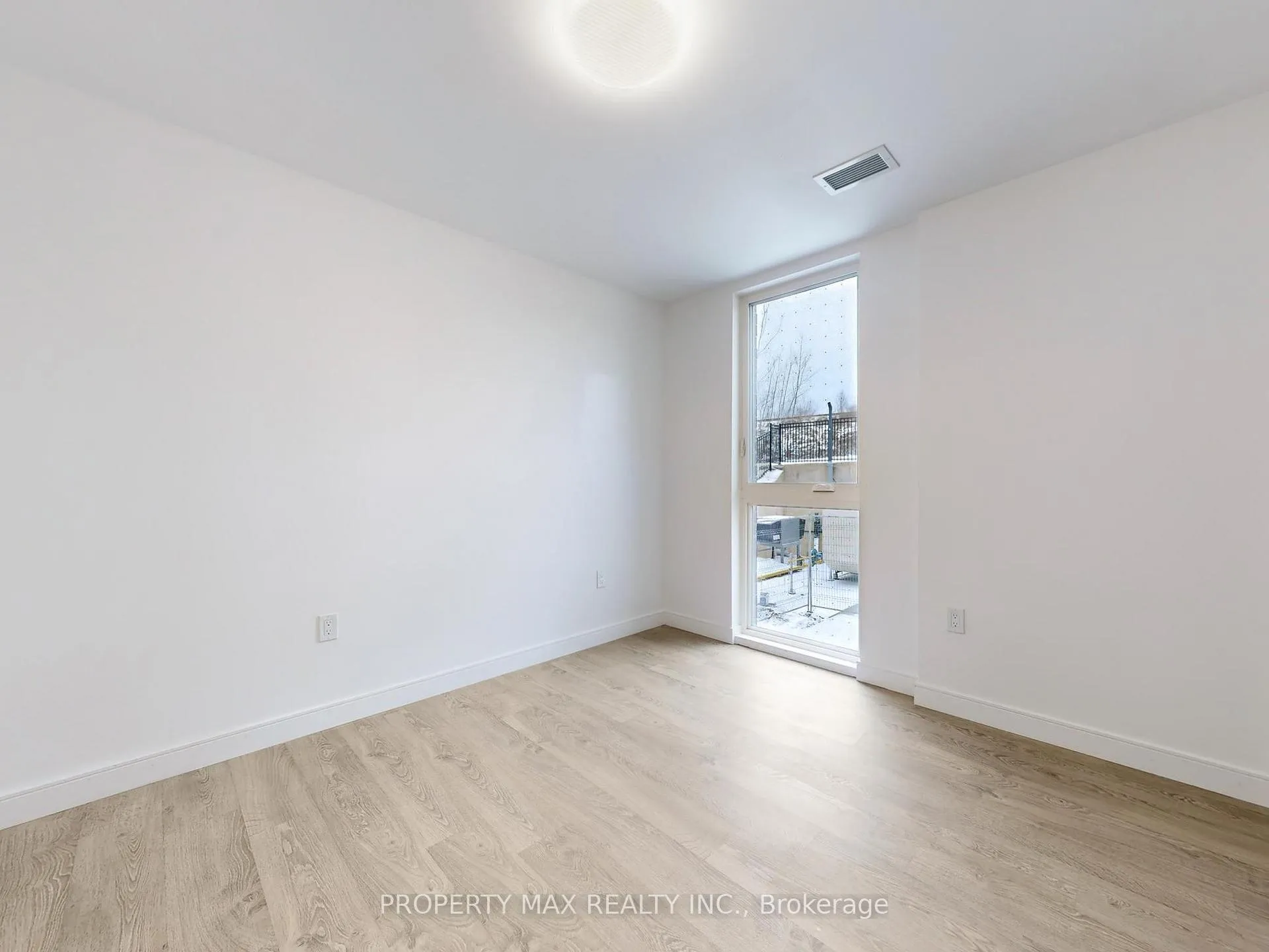 Photo 7 of Unit 5, 174 Clonmore Drive, Scarborough, Birchcliffe-Cliffside — HOMEH