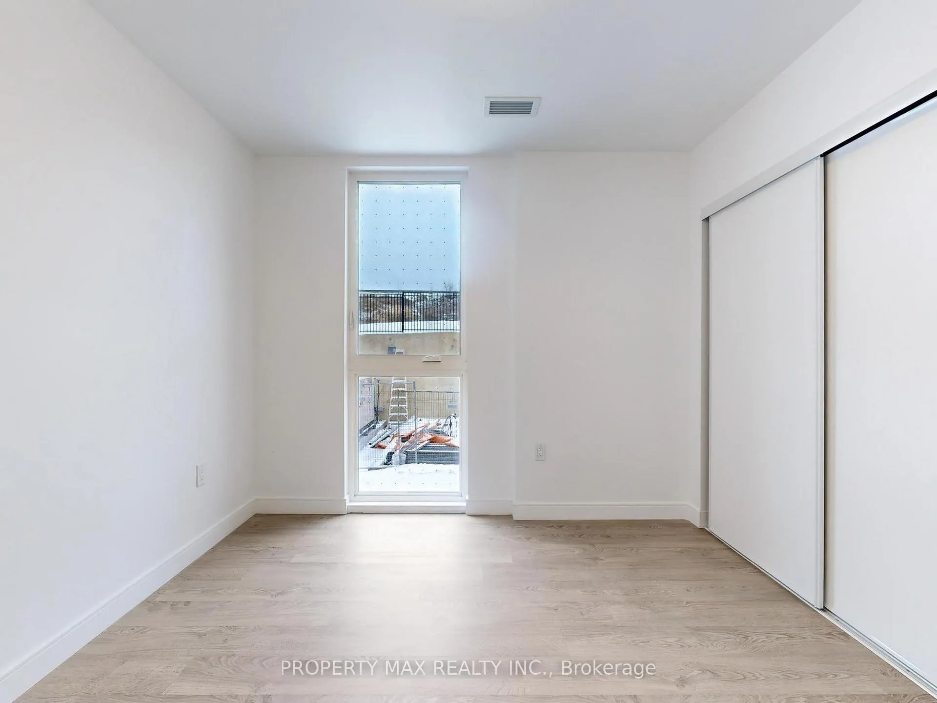 Photo 8 of Unit 5, 174 Clonmore Drive, Scarborough, Birchcliffe-Cliffside — HOMEH