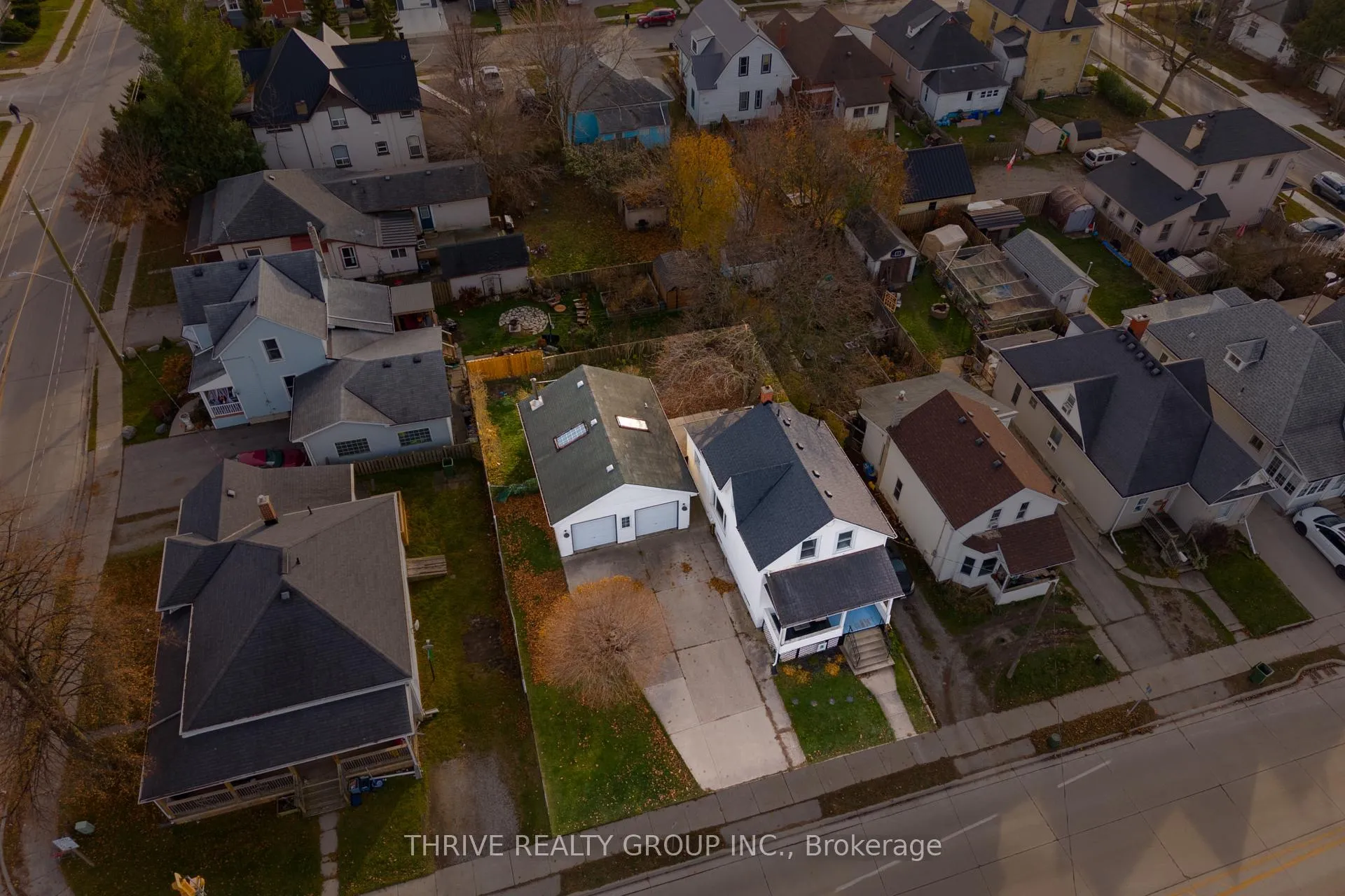 Photo 2 of 204 Wellington Street, St. Thomas — HOMEH