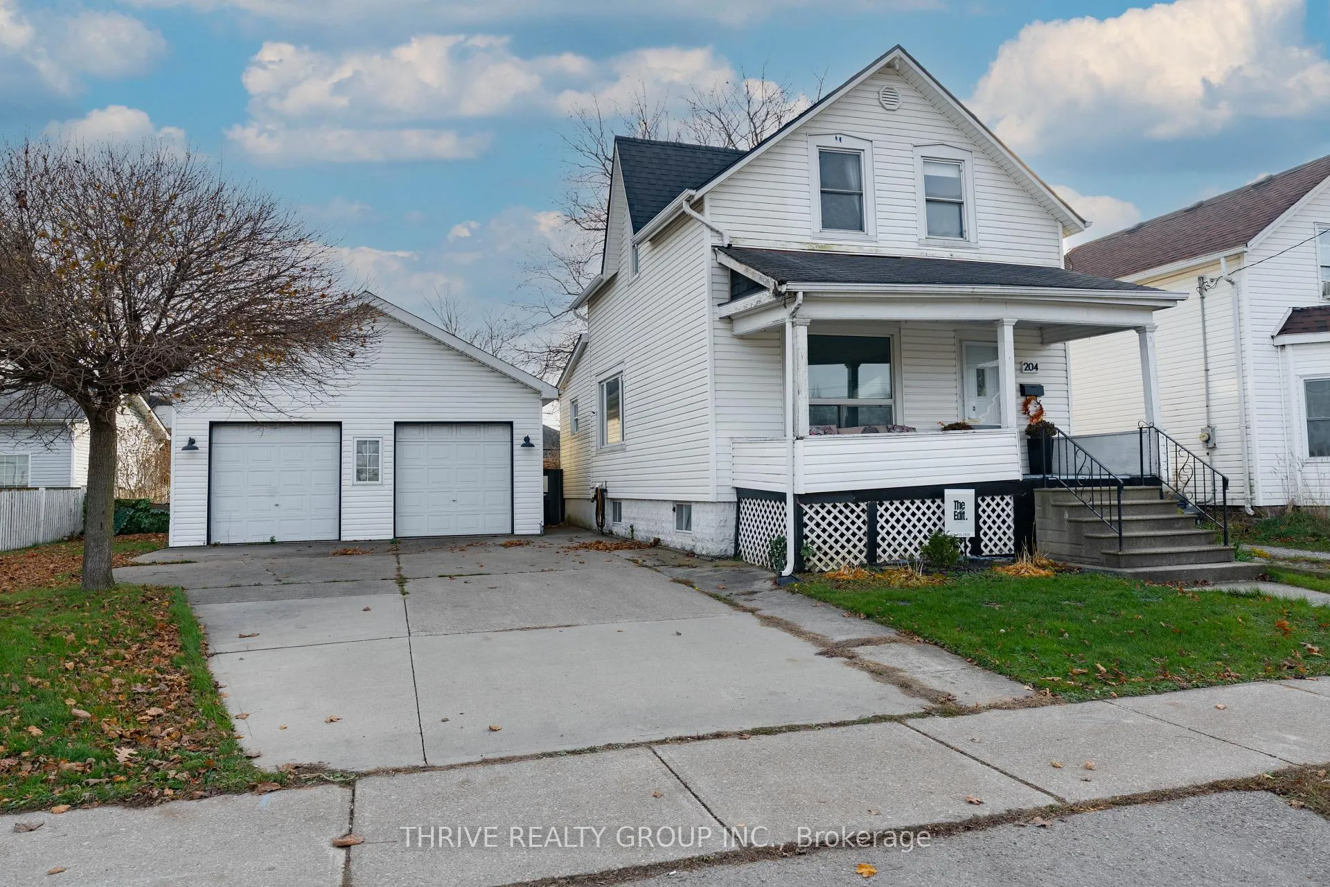 Photo 3 of 204 Wellington Street, St. Thomas — HOMEH