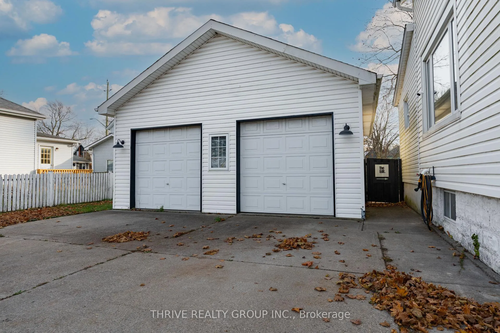 Photo 4 of 204 Wellington Street, St. Thomas — HOMEH