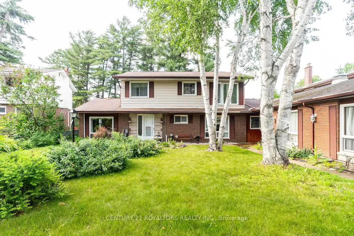 Photo 2 of 570 Phillip Street E, Gravenhurst, Muskoka (S) — HOMEH