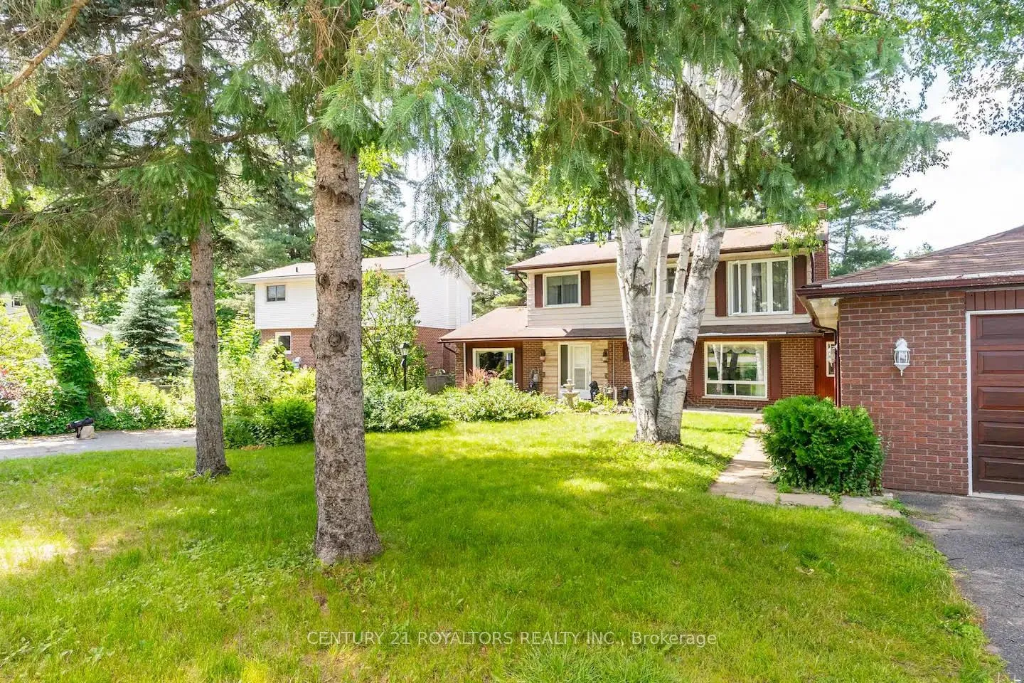 Photo 3 of 570 Phillip Street E, Gravenhurst, Muskoka (S) — HOMEH