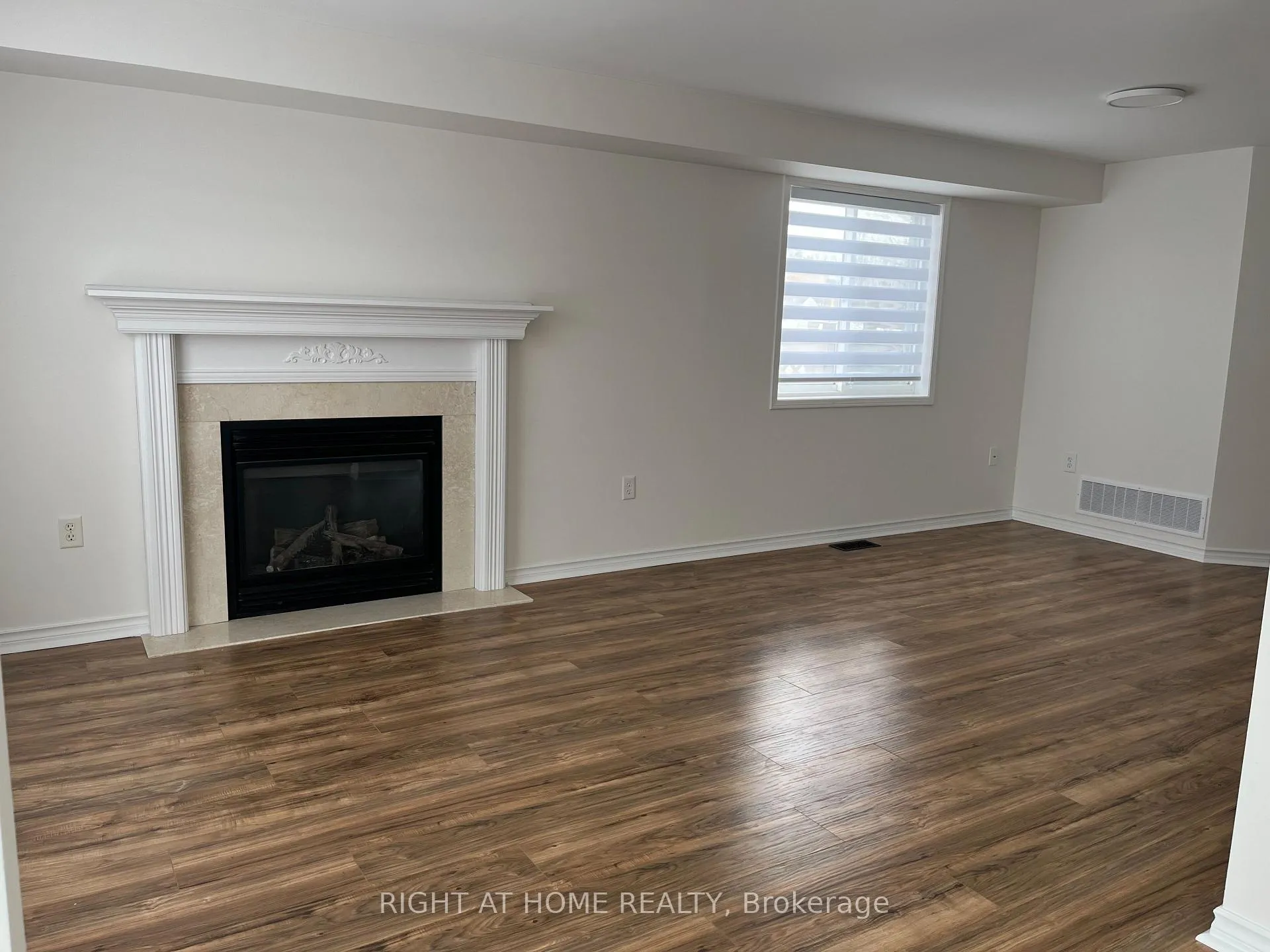 Photo 5 of 14 Downing Crescent, Barrie, Holly — HOMEH