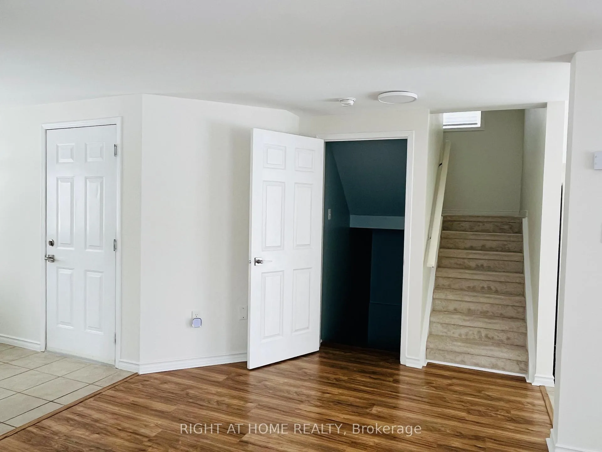 Photo 8 of 14 Downing Crescent, Barrie, Holly — HOMEH