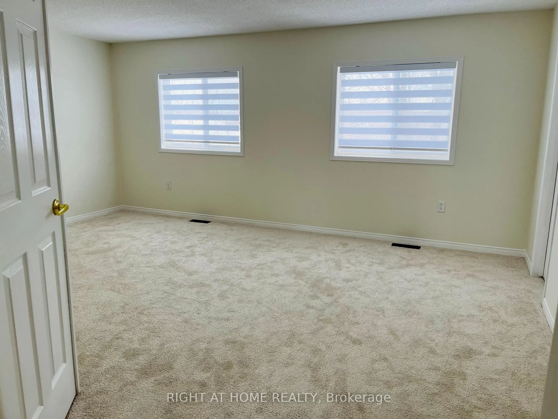 Photo 10 of 14 Downing Crescent, Barrie, Holly — HOMEH